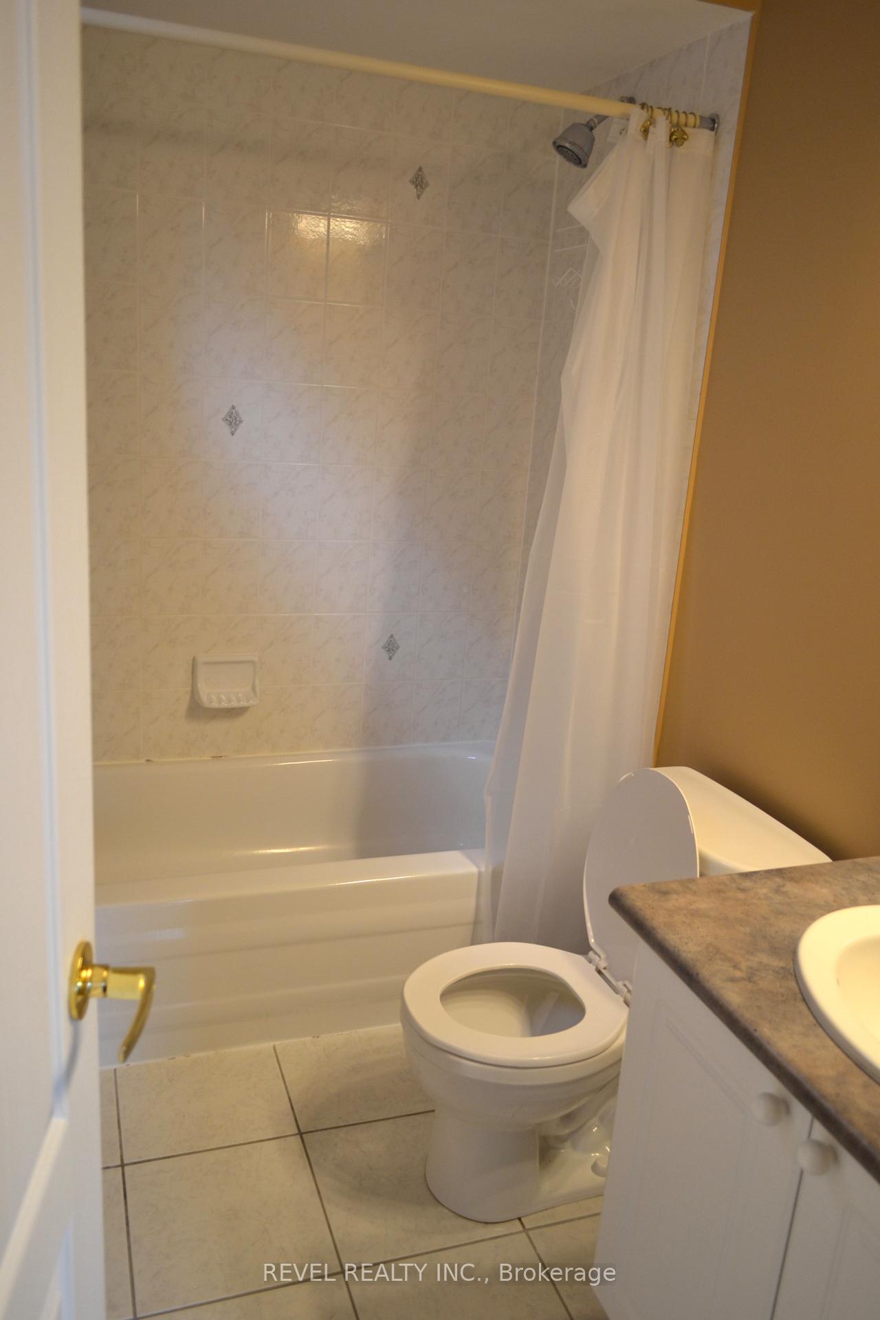 Photo 24 of 45 Tunney Place, Whitby, Brooklin — HOMEH