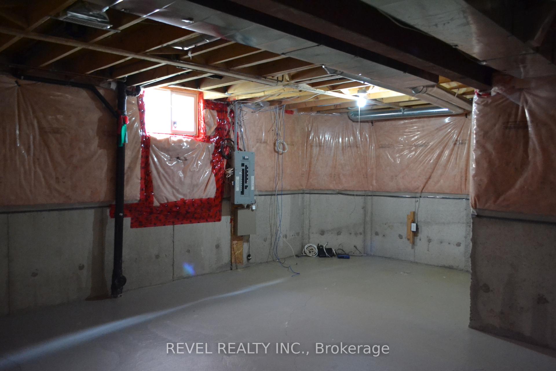 Photo 33 of 45 Tunney Place, Whitby, Brooklin — HOMEH