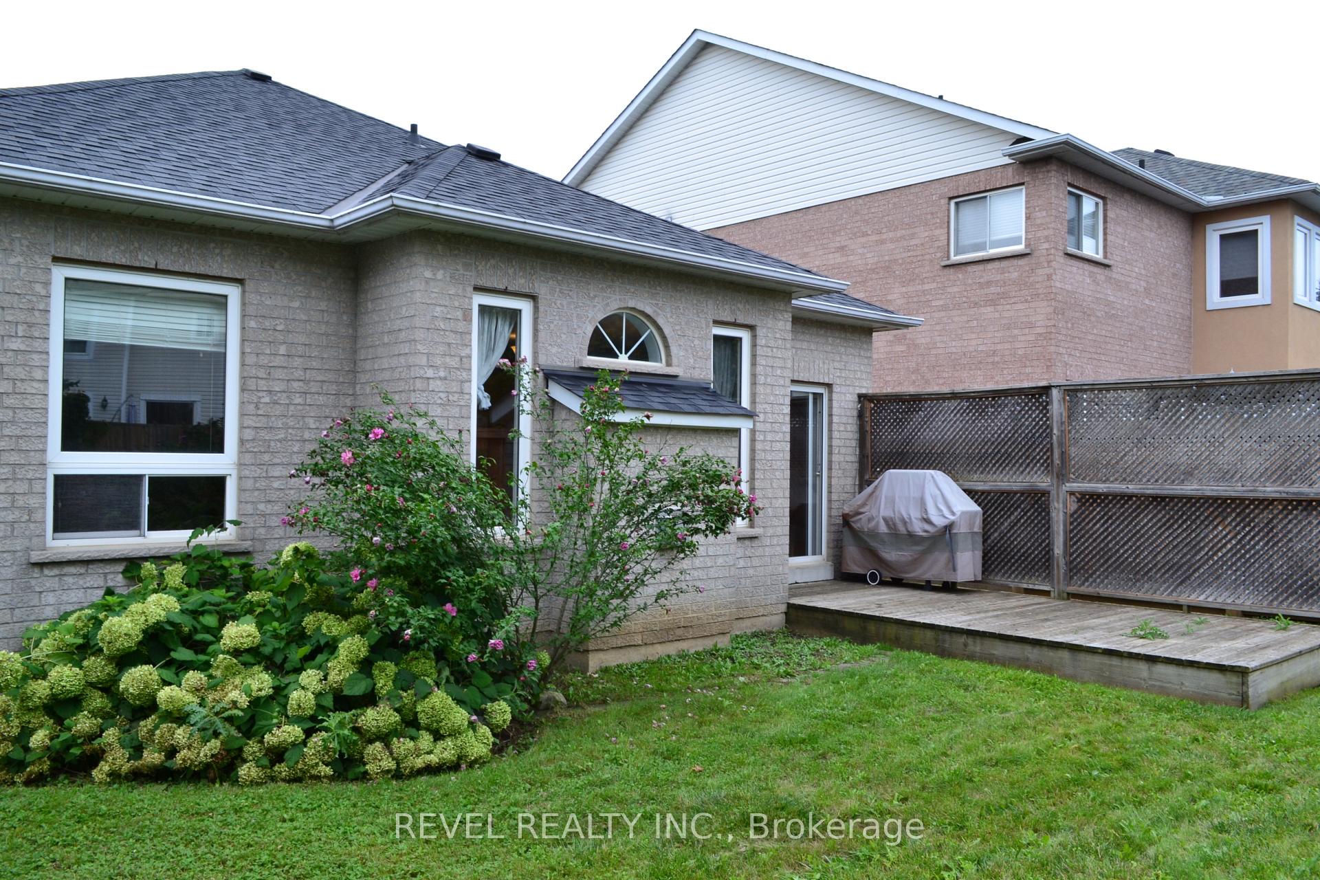 Photo 38 of 45 Tunney Place, Whitby, Brooklin — HOMEH