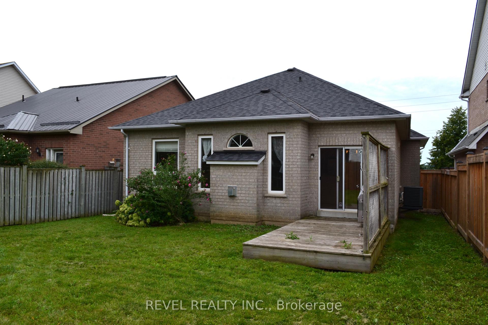 Photo 39 of 45 Tunney Place, Whitby, Brooklin — HOMEH