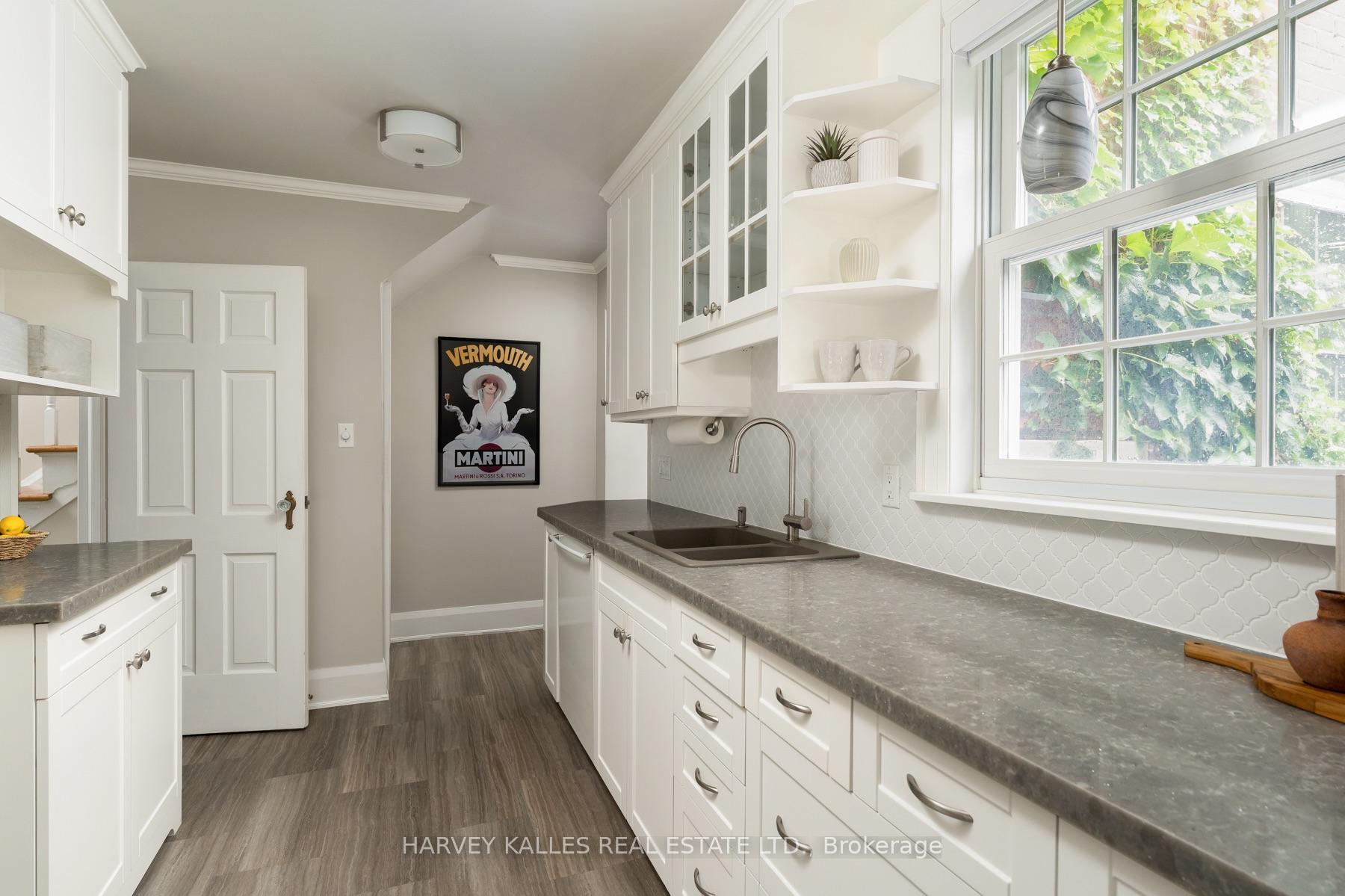 Photo 20 of 61 Queens Drive, North York, Weston — HOMEH