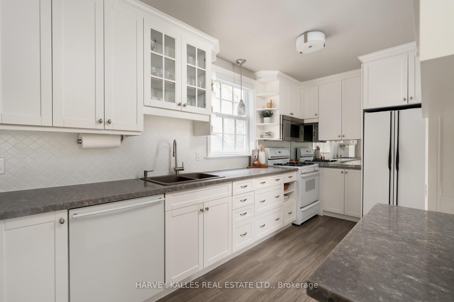 Photo 21 of 61 Queens Drive, North York, Weston — HOMEH