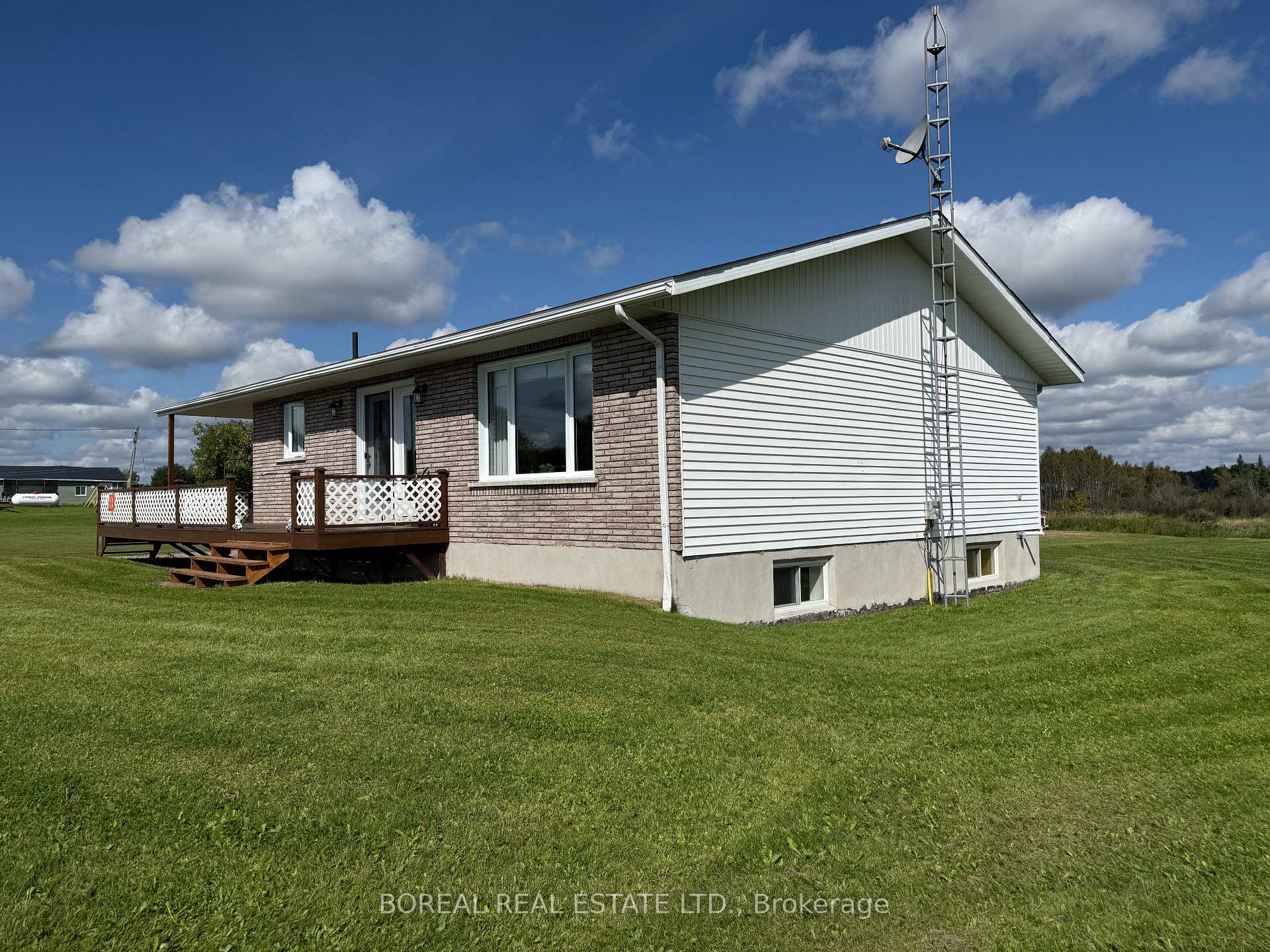Photo 4 of 1363 Hwy 652, Cochrane — HOMEH