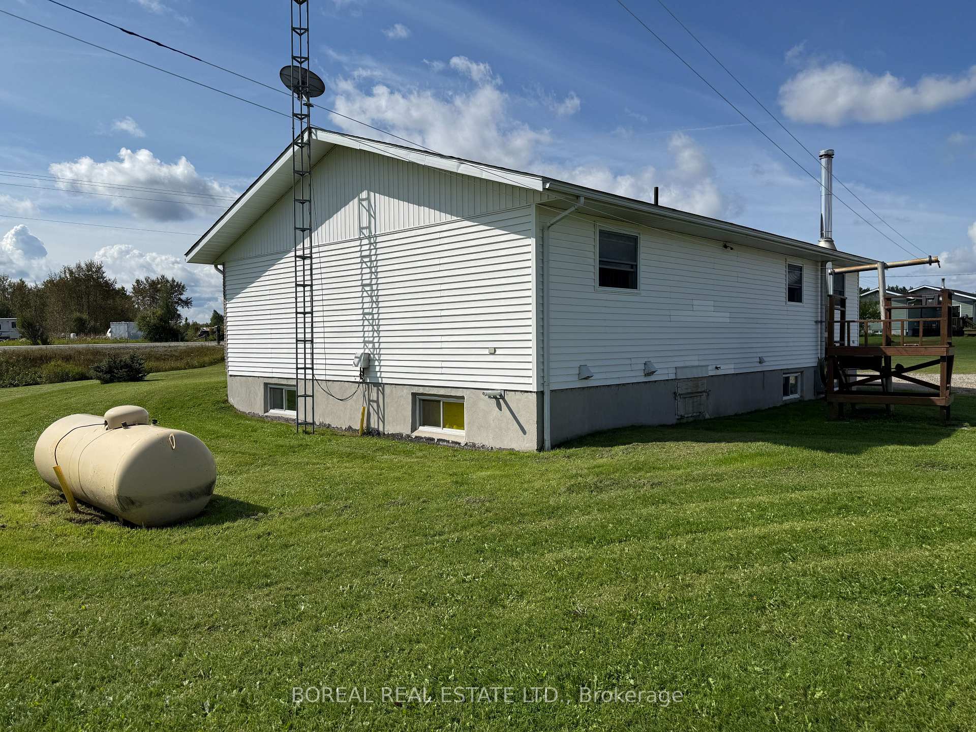 Photo 5 of 1363 Hwy 652, Cochrane — HOMEH