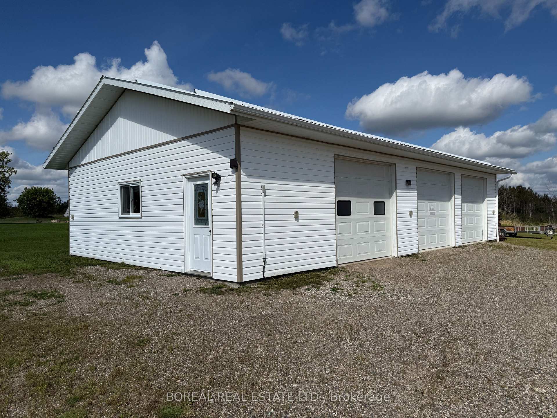 Photo 9 of 1363 Hwy 652, Cochrane — HOMEH