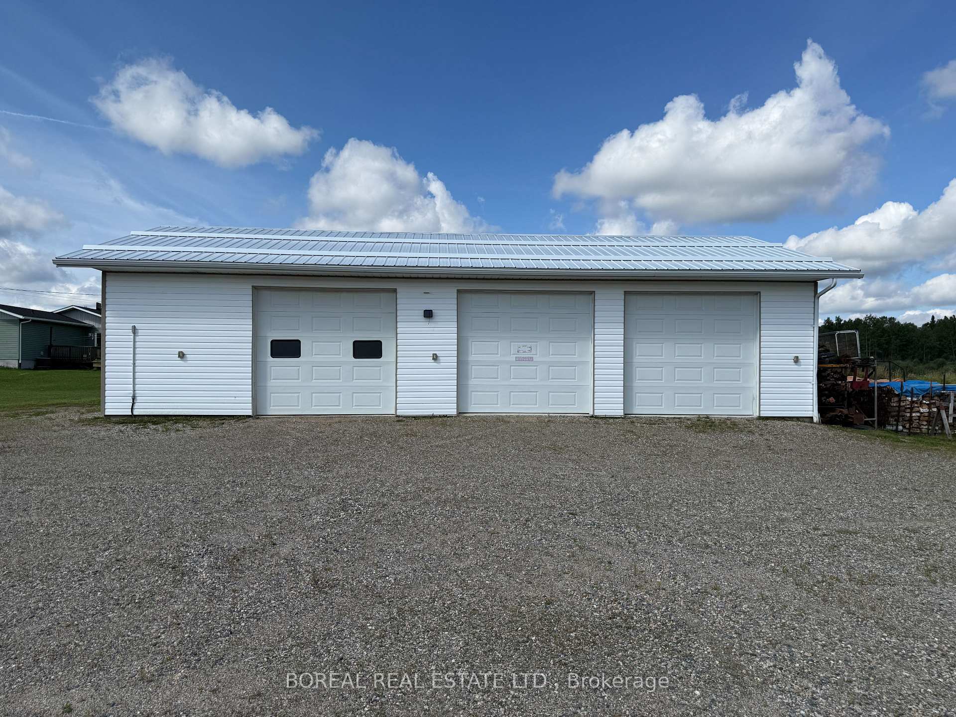 Photo 10 of 1363 Hwy 652, Cochrane — HOMEH