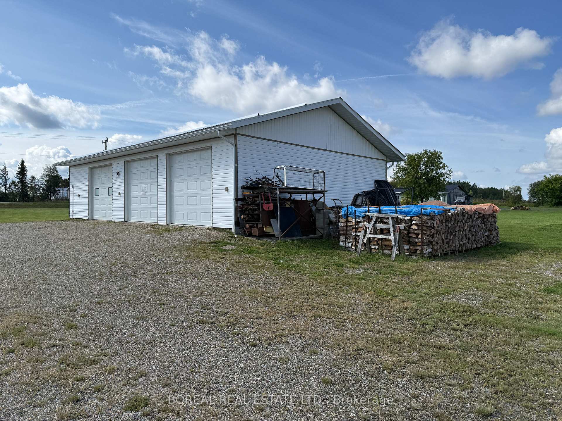 Photo 11 of 1363 Hwy 652, Cochrane — HOMEH