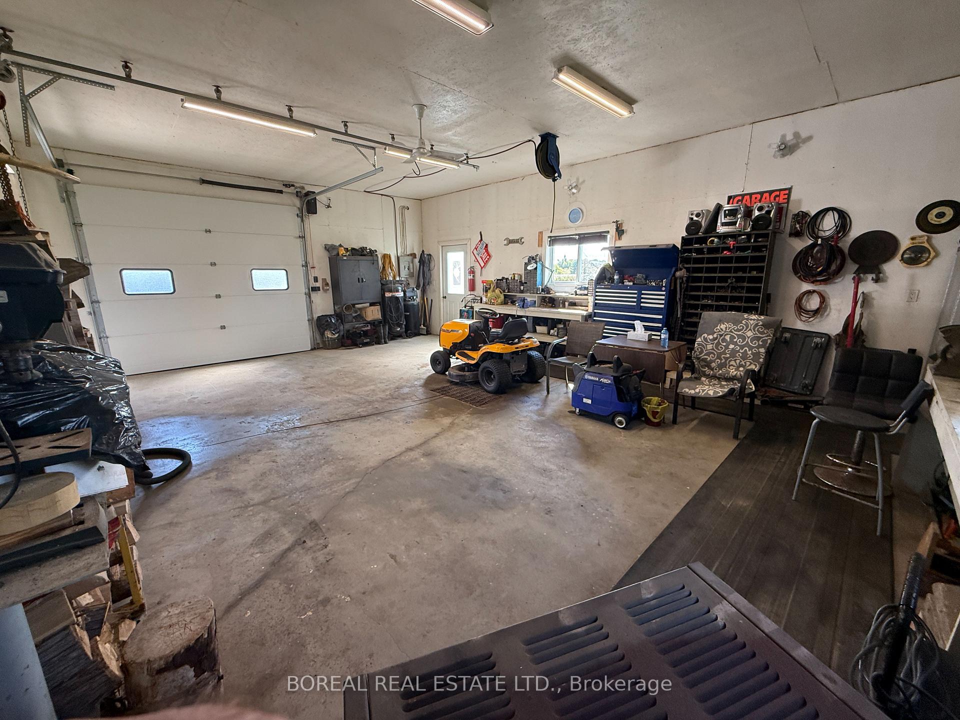 Photo 17 of 1363 Hwy 652, Cochrane — HOMEH