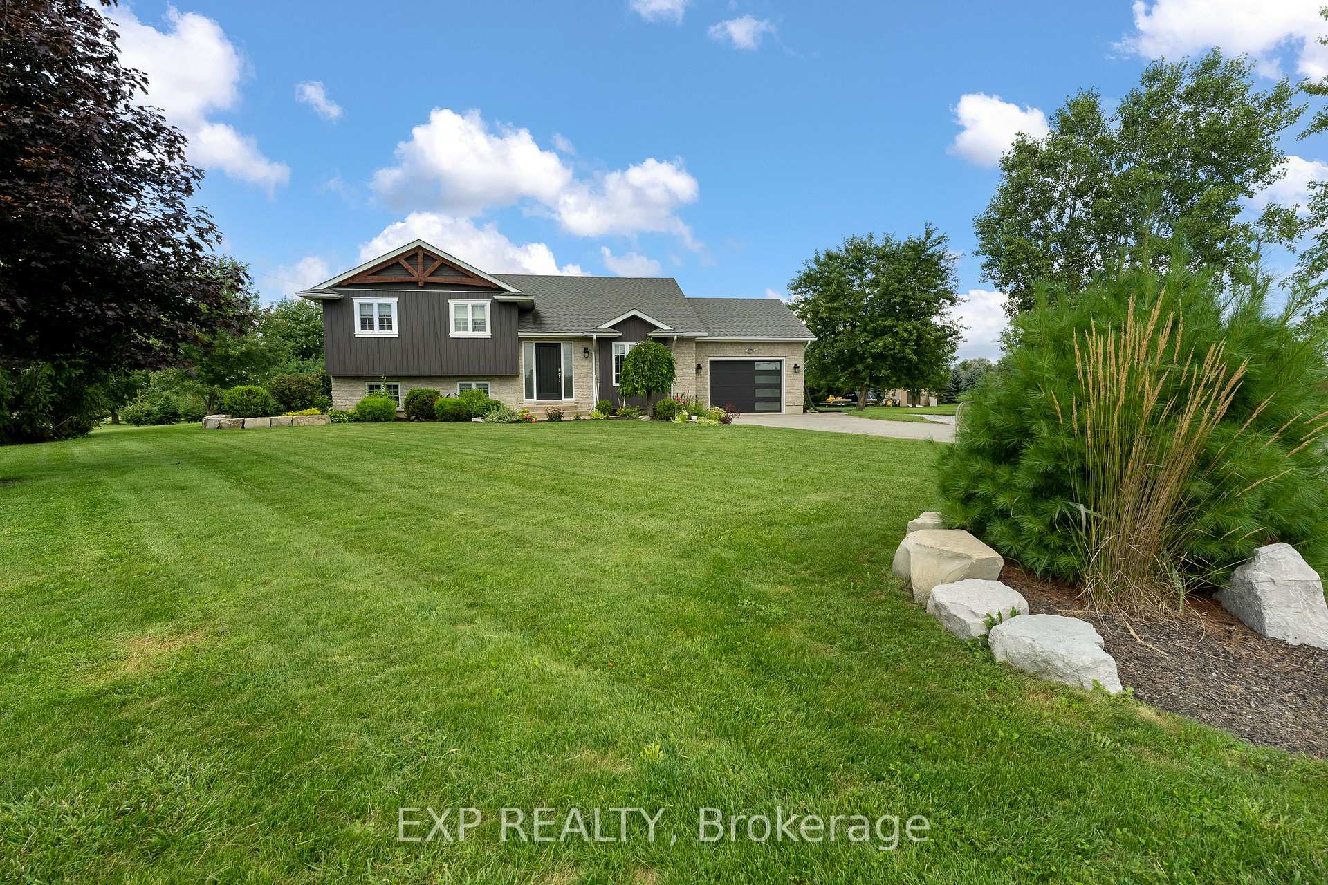 Photo of 32070 Sideroad 20 Road