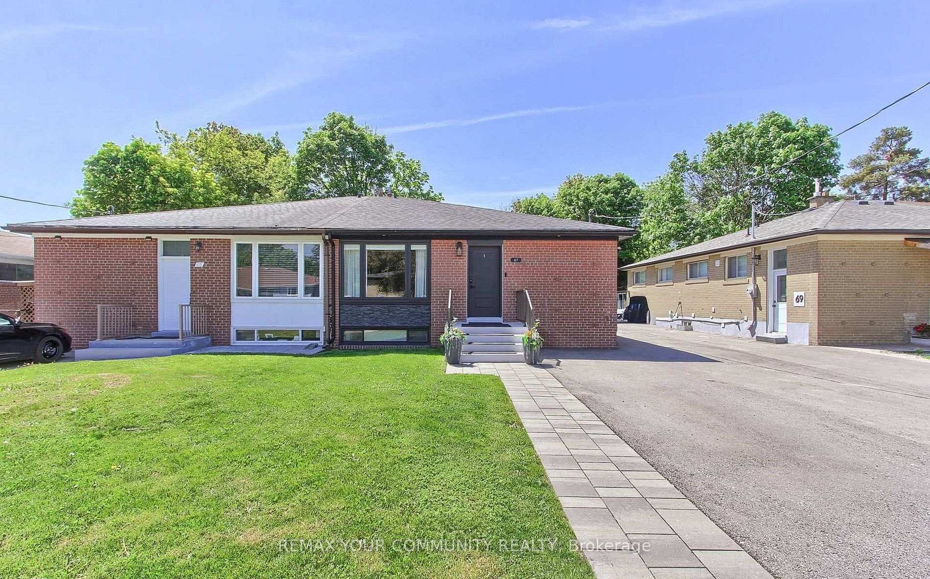 Photo 2 of Unit Main Floor w/o basement, 67 Davis Road, Aurora, Aurora Highlands — HOMEH