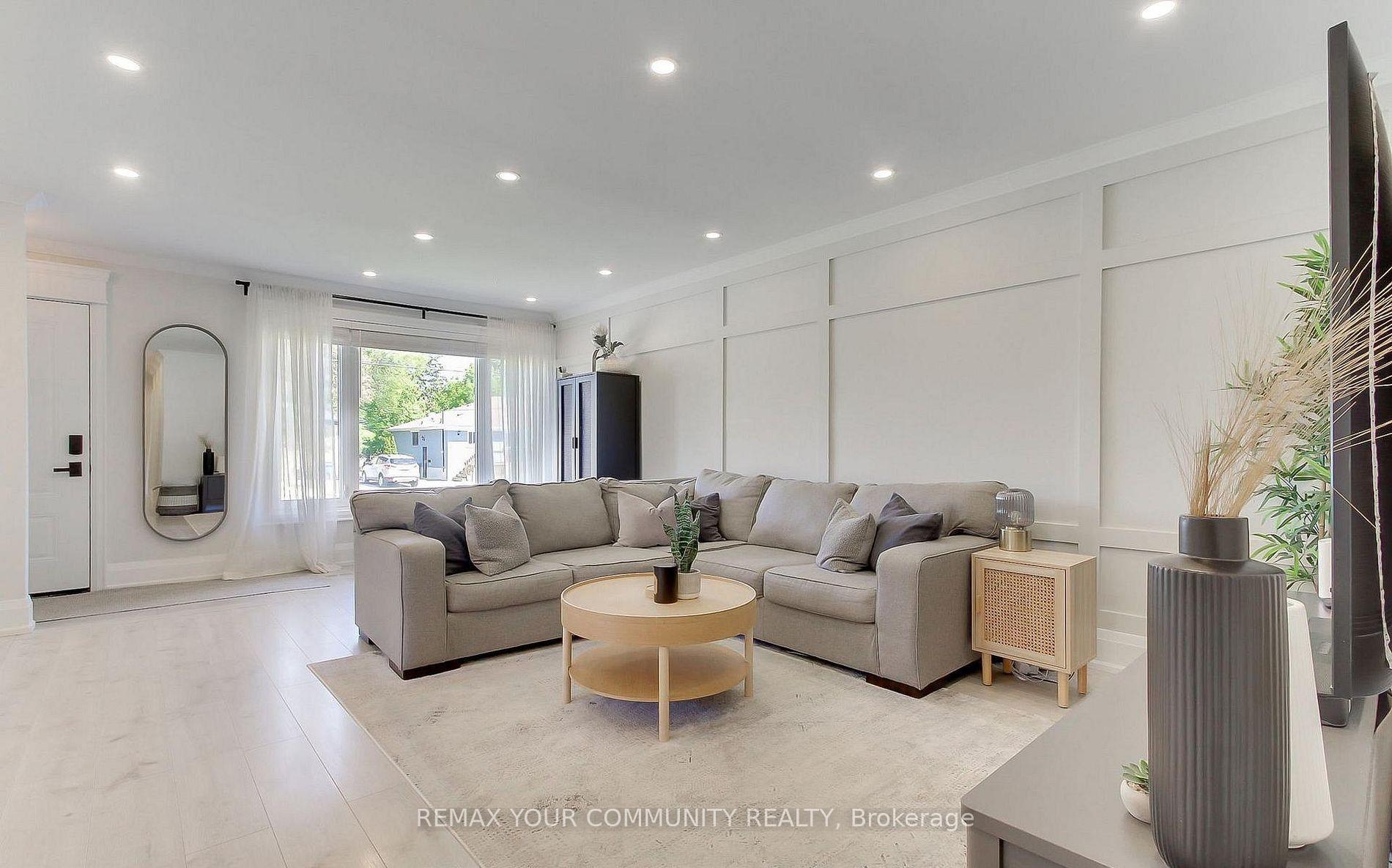 Photo 5 of Unit Main Floor w/o basement, 67 Davis Road, Aurora, Aurora Highlands — HOMEH