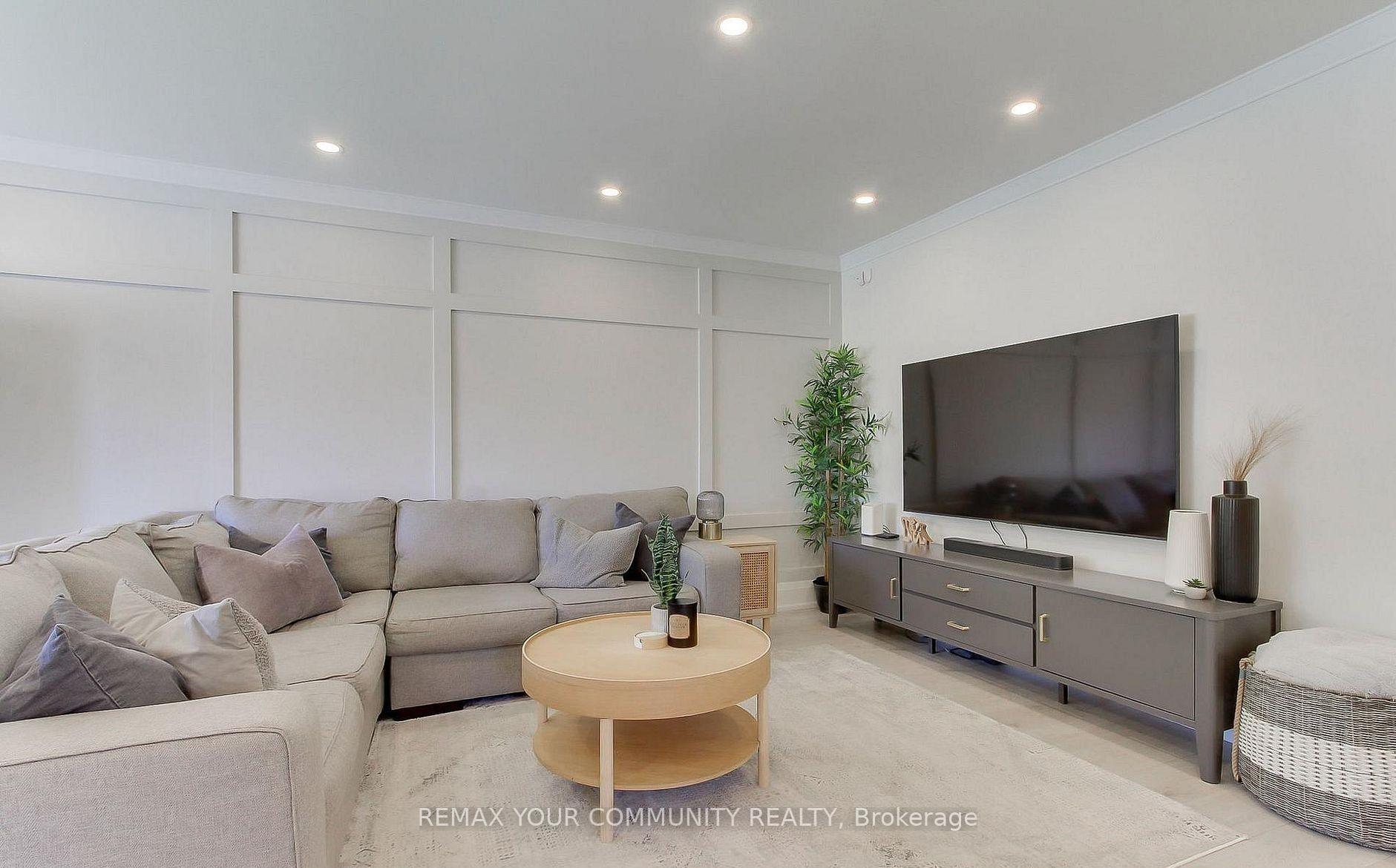 Photo 6 of Unit Main Floor w/o basement, 67 Davis Road, Aurora, Aurora Highlands — HOMEH