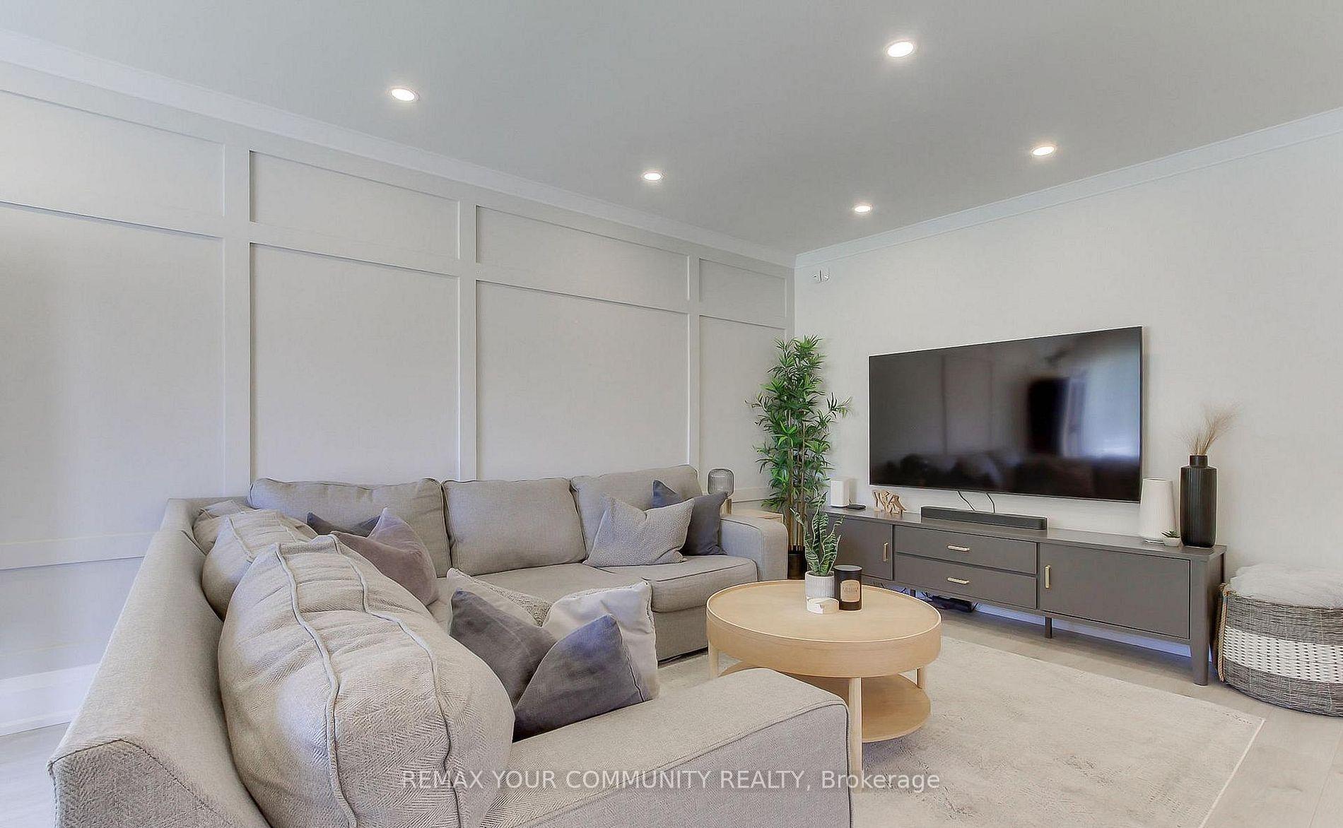 Photo 7 of Unit Main Floor w/o basement, 67 Davis Road, Aurora, Aurora Highlands — HOMEH