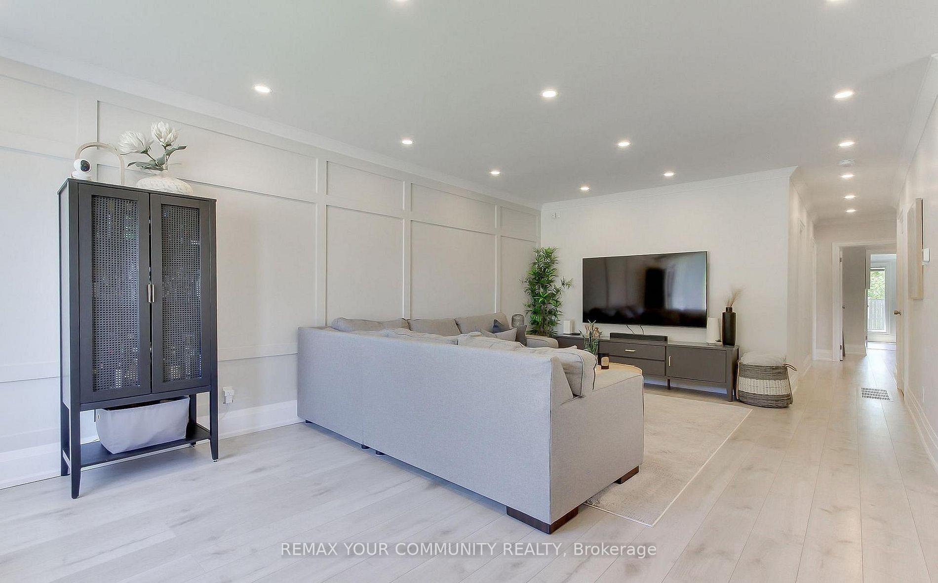 Photo 9 of Unit Main Floor w/o basement, 67 Davis Road, Aurora, Aurora Highlands — HOMEH