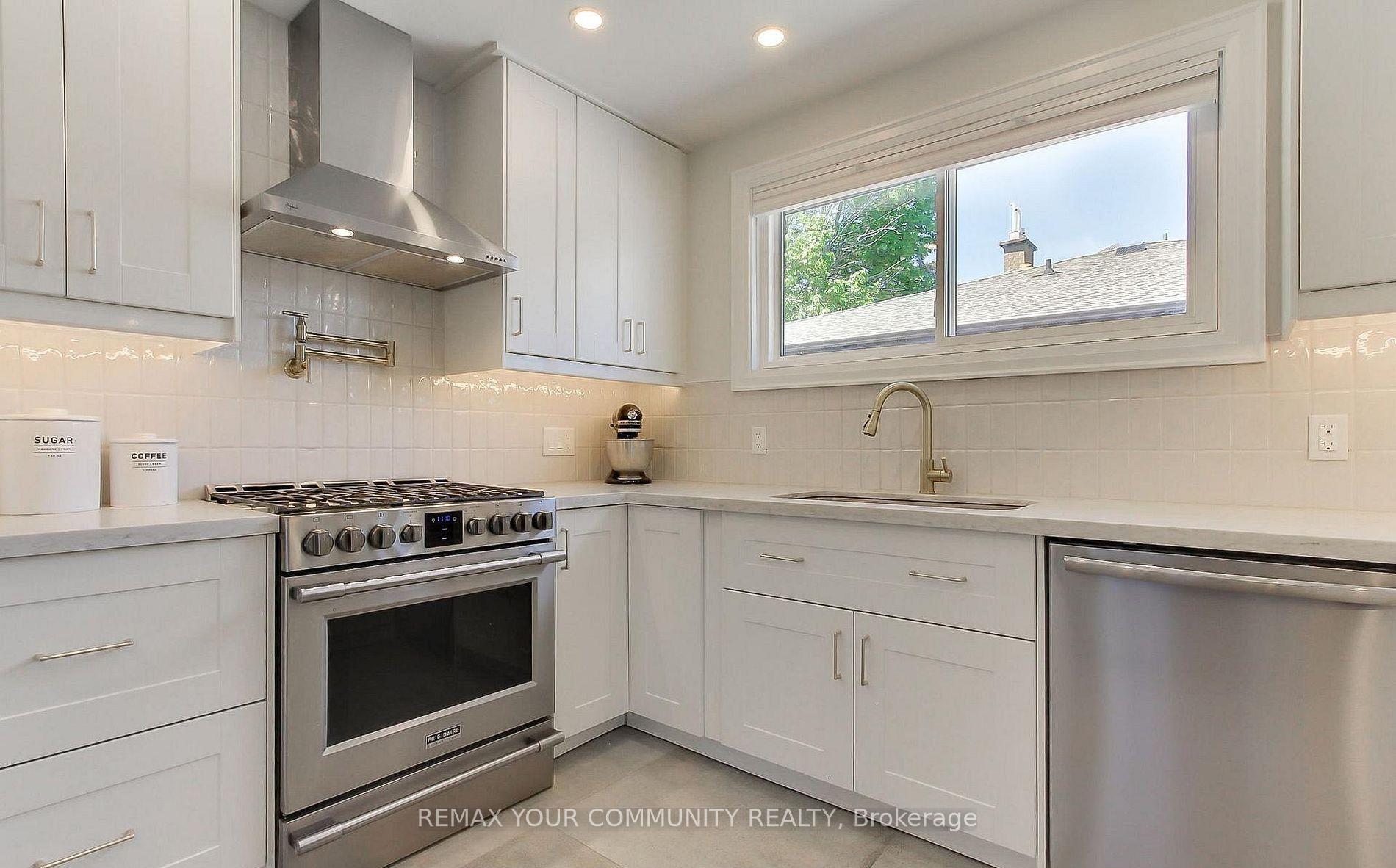 Photo 13 of Unit Main Floor w/o basement, 67 Davis Road, Aurora, Aurora Highlands — HOMEH