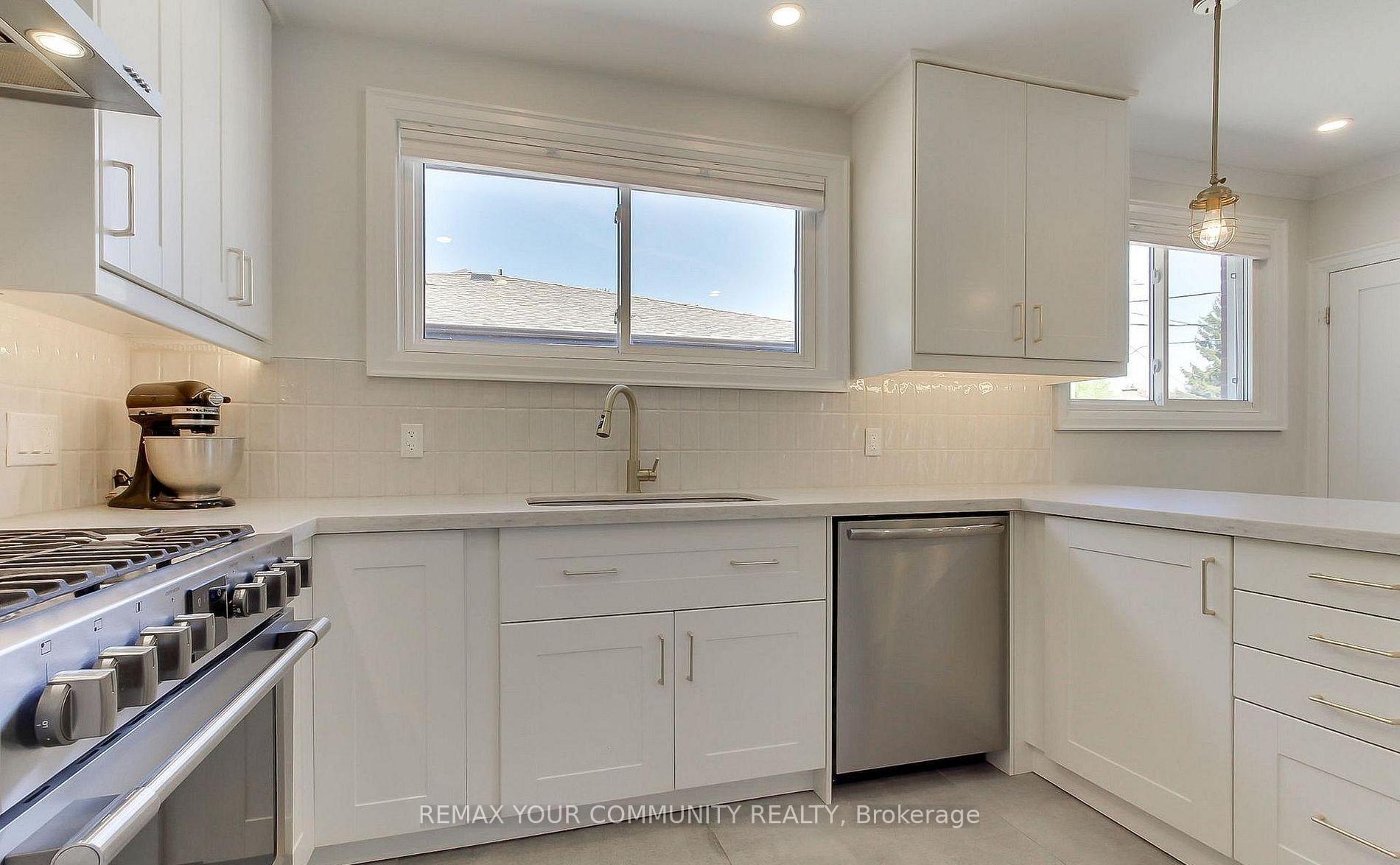 Photo 14 of Unit Main Floor w/o basement, 67 Davis Road, Aurora, Aurora Highlands — HOMEH