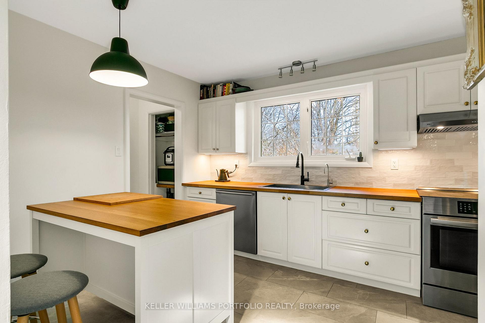 Photo 10 of 88 Sabrina Dr, Etobicoke, Willowridge-Martingrove-Richview — HOMEH