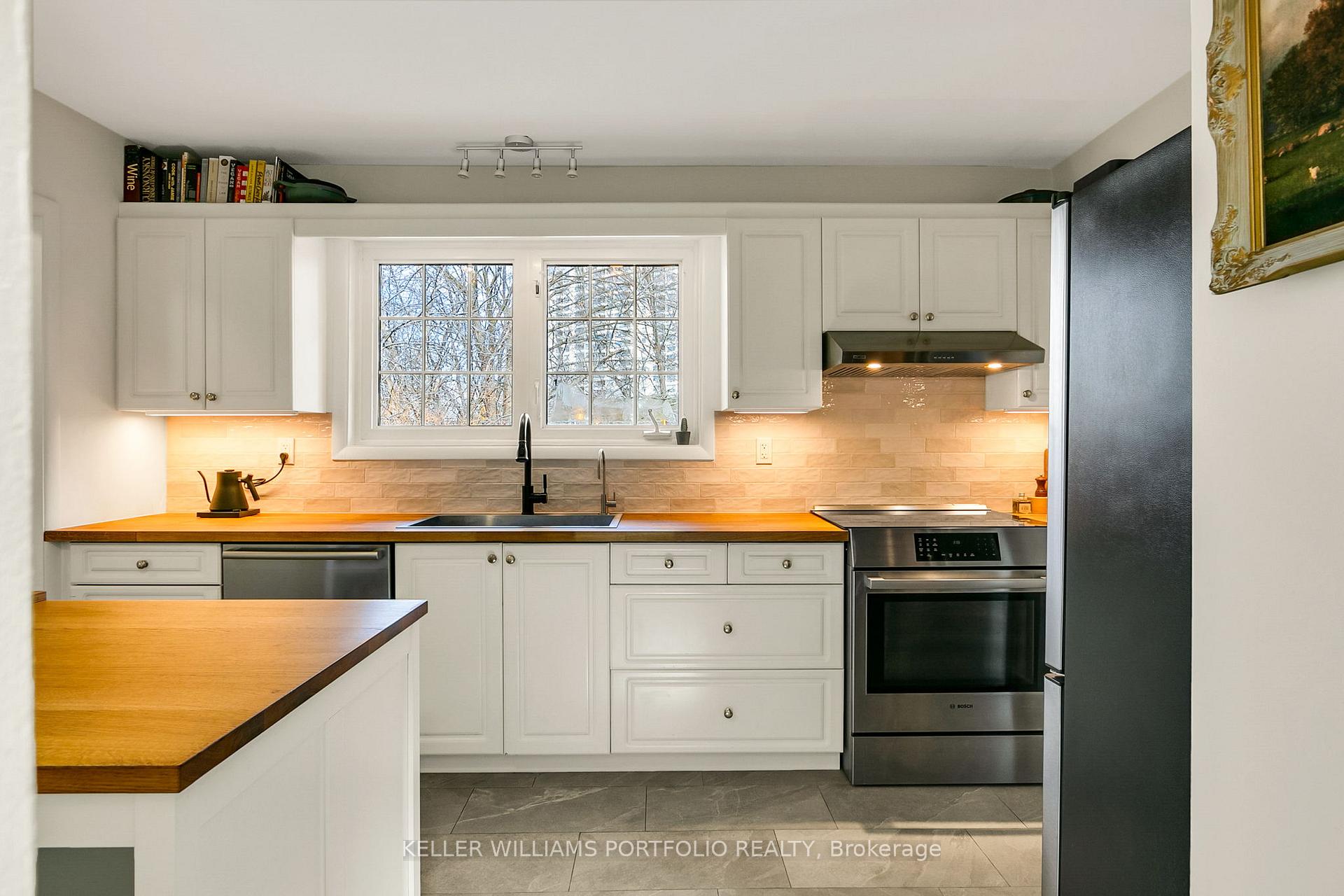 Photo 12 of 88 Sabrina Dr, Etobicoke, Willowridge-Martingrove-Richview — HOMEH