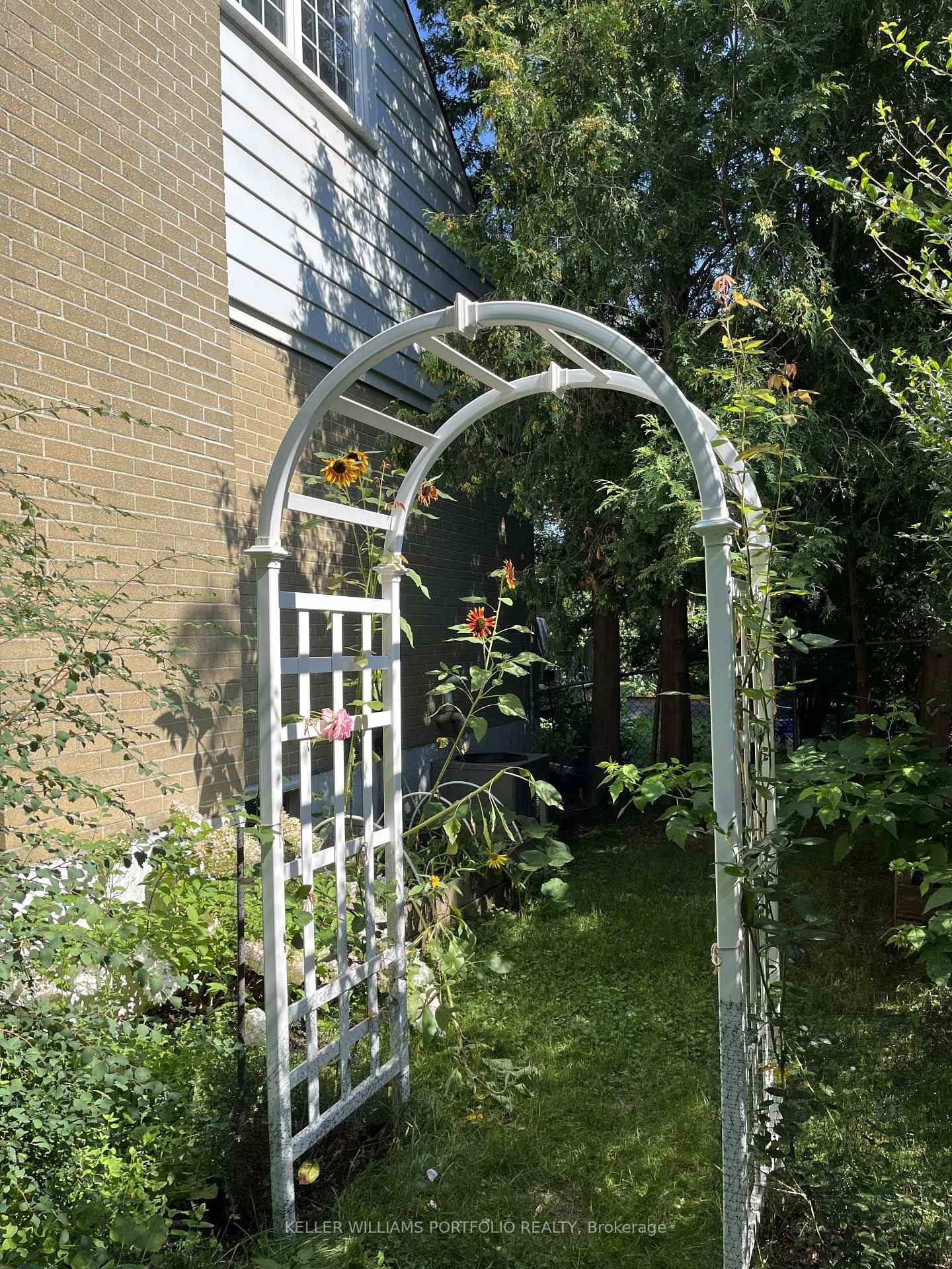 Photo 43 of 88 Sabrina Dr, Etobicoke, Willowridge-Martingrove-Richview — HOMEH