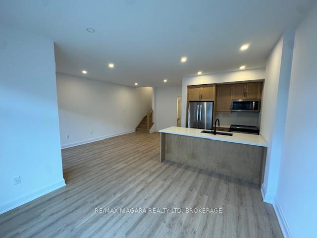 Photo 5 of 292 Vine Street, St. Catharines, Carlton/Bunting — HOMEH