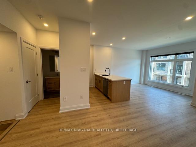 Photo 4 of 292 Vine Street, St. Catharines, Carlton/Bunting — HOMEH