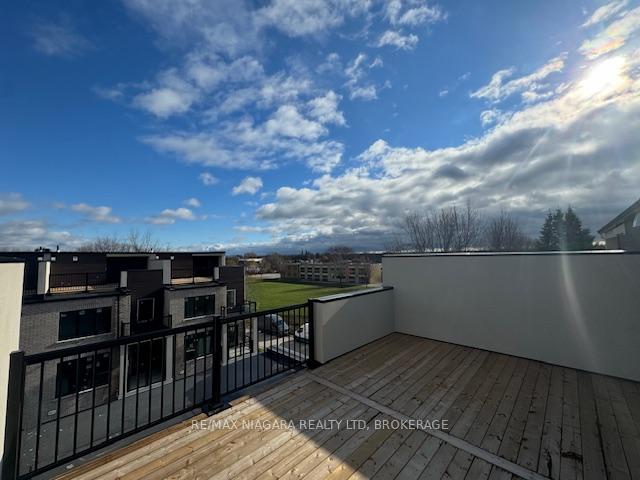 Photo 2 of 292 Vine Street, St. Catharines, Carlton/Bunting — HOMEH