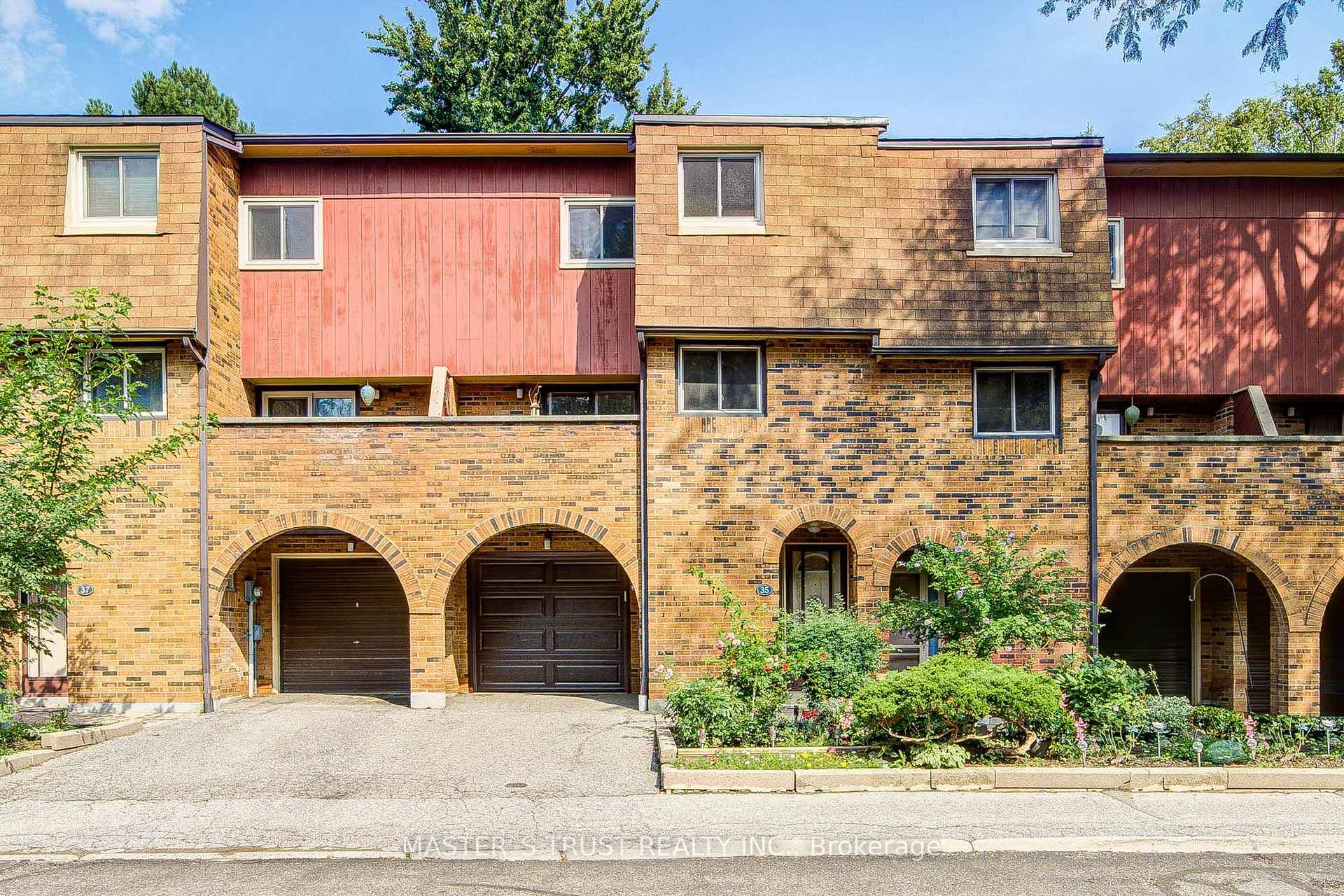 Photo 1 of 35 Bards Walkway, North York, Pleasant View — HOMEH