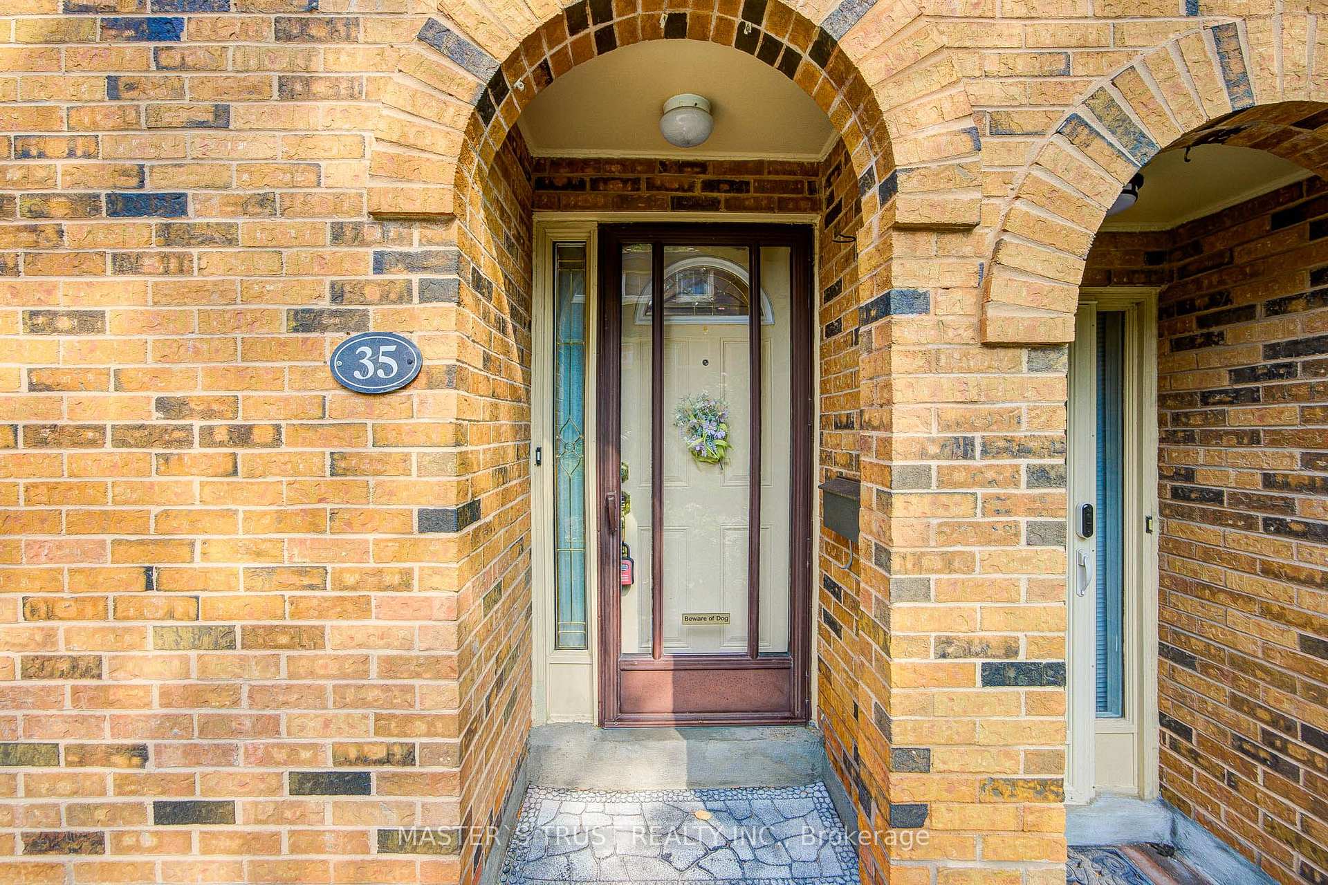 Photo 2 of 35 Bards Walkway, North York, Pleasant View — HOMEH