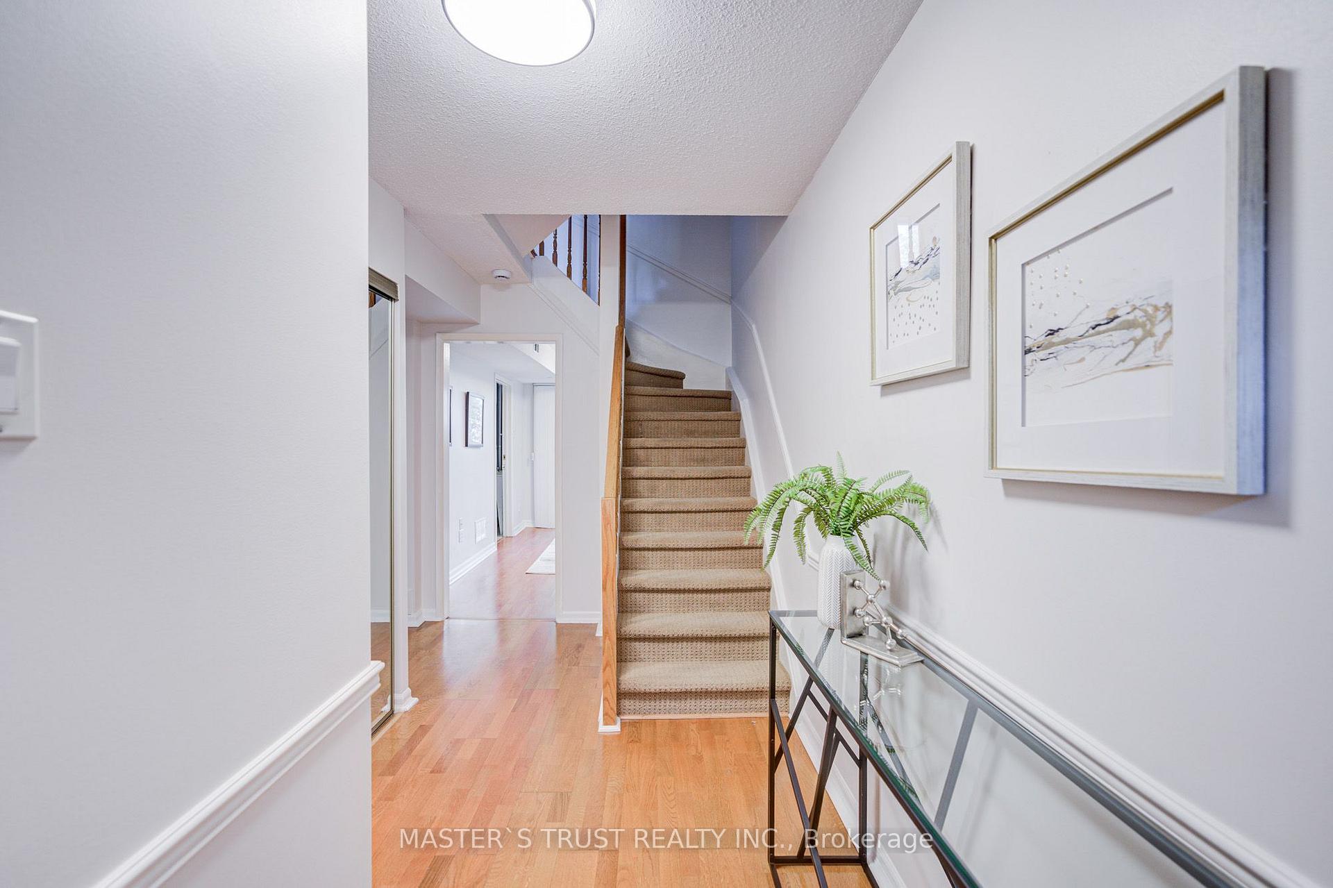Photo 5 of 35 Bards Walkway, North York, Pleasant View — HOMEH