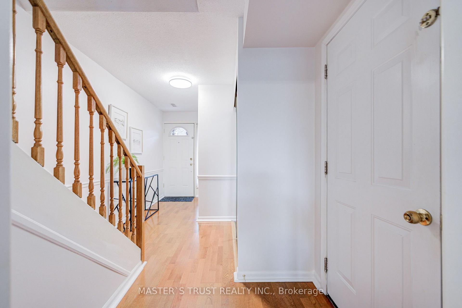 Photo 9 of 35 Bards Walkway, North York, Pleasant View — HOMEH