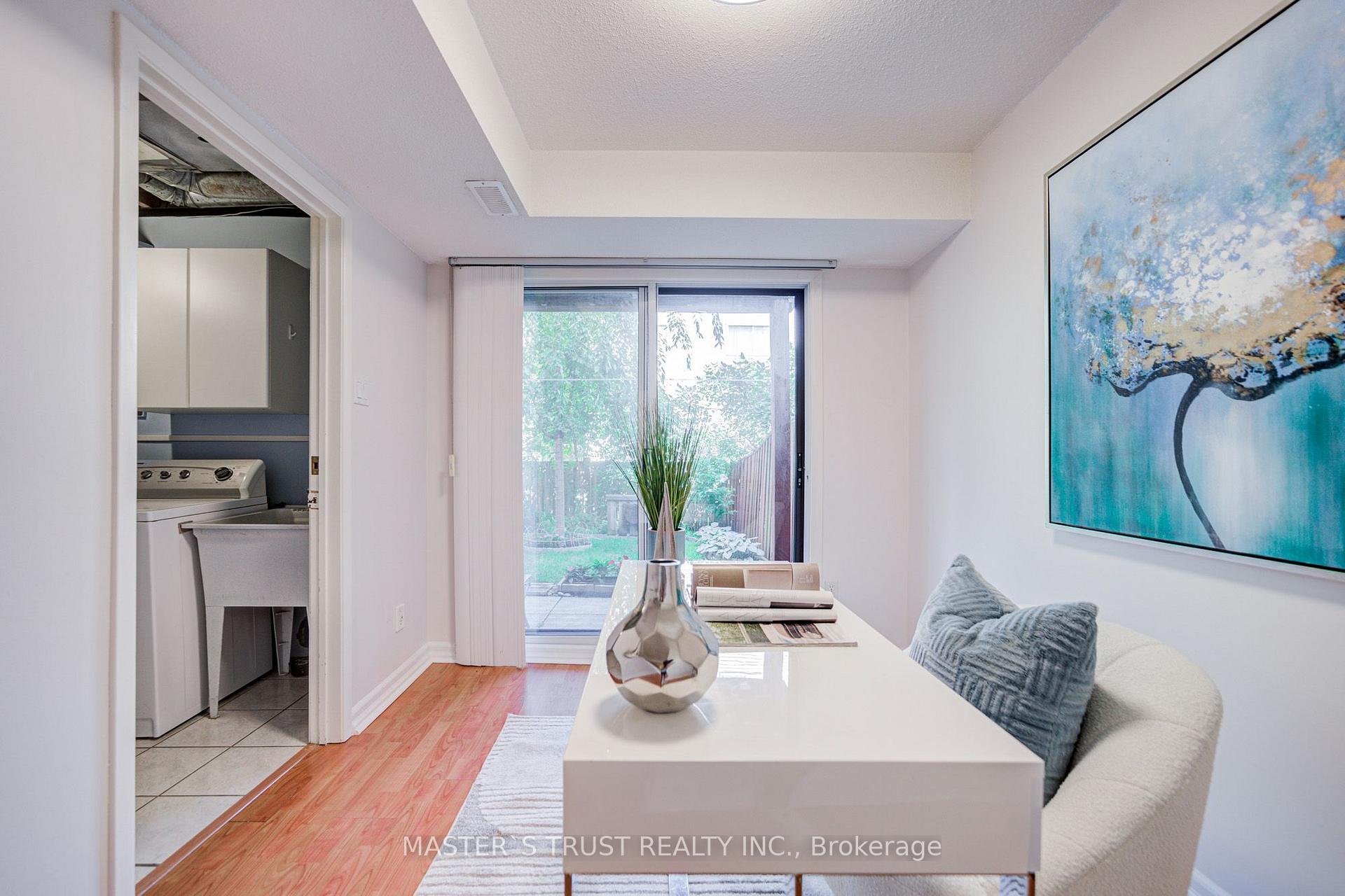 Photo 12 of 35 Bards Walkway, North York, Pleasant View — HOMEH