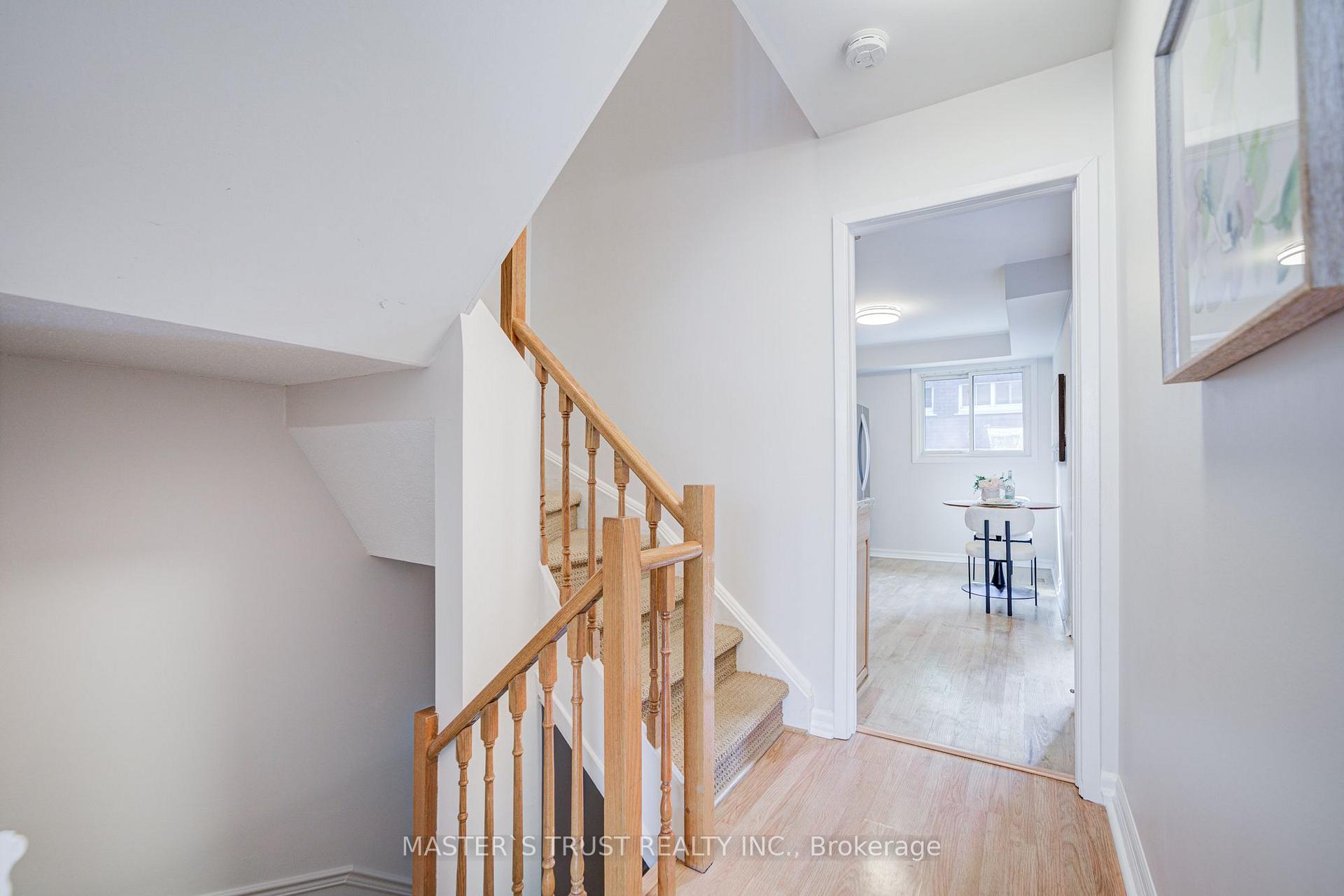 Photo 15 of 35 Bards Walkway, North York, Pleasant View — HOMEH