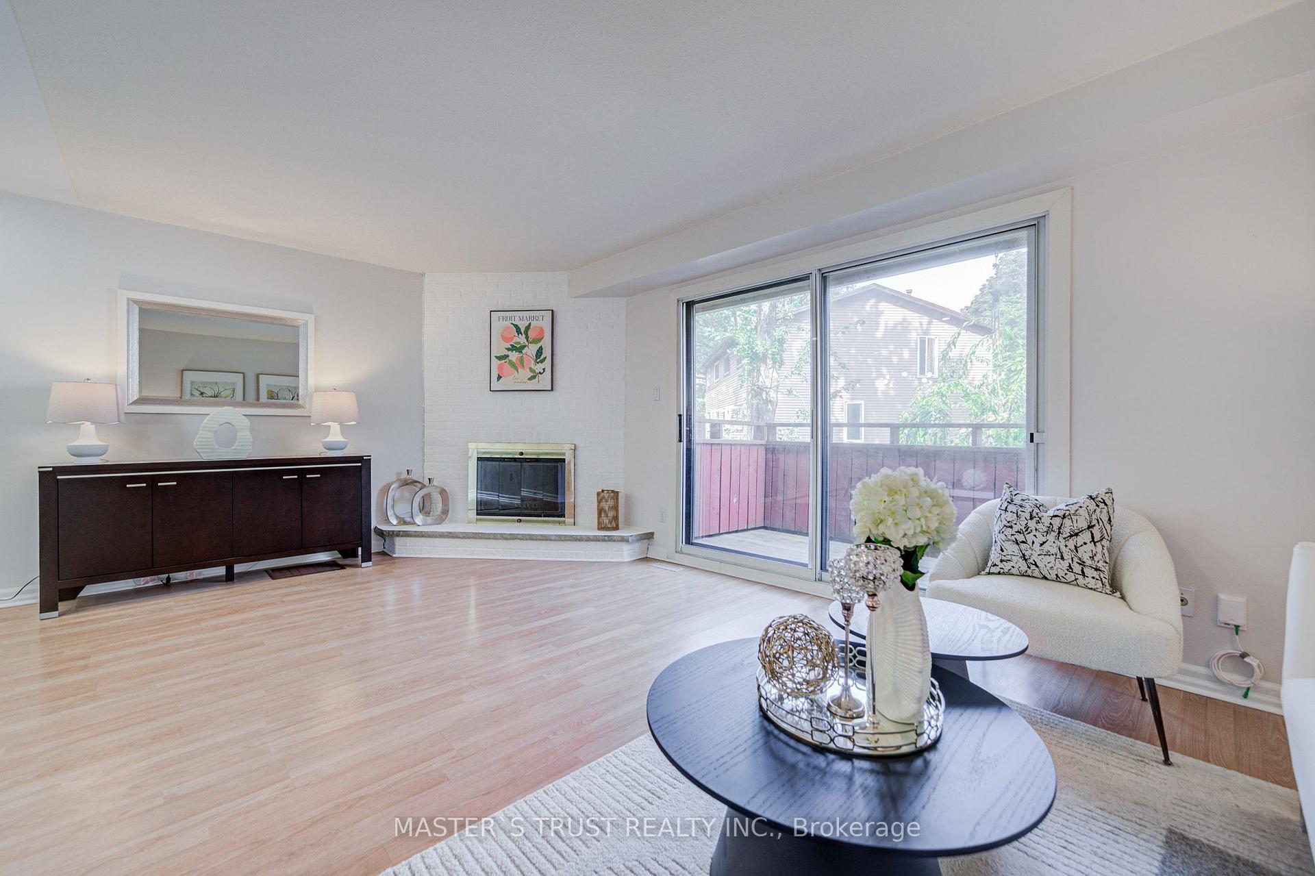 Photo 16 of 35 Bards Walkway, North York, Pleasant View — HOMEH