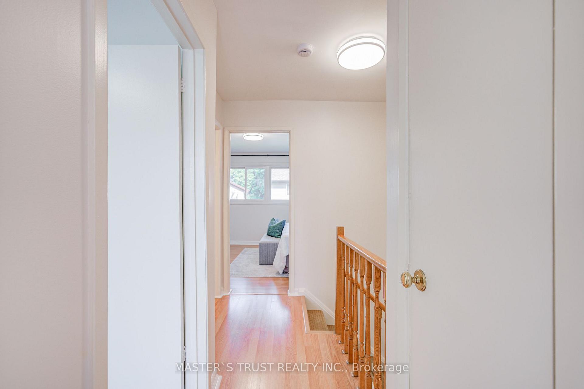 Photo 36 of 35 Bards Walkway, North York, Pleasant View — HOMEH