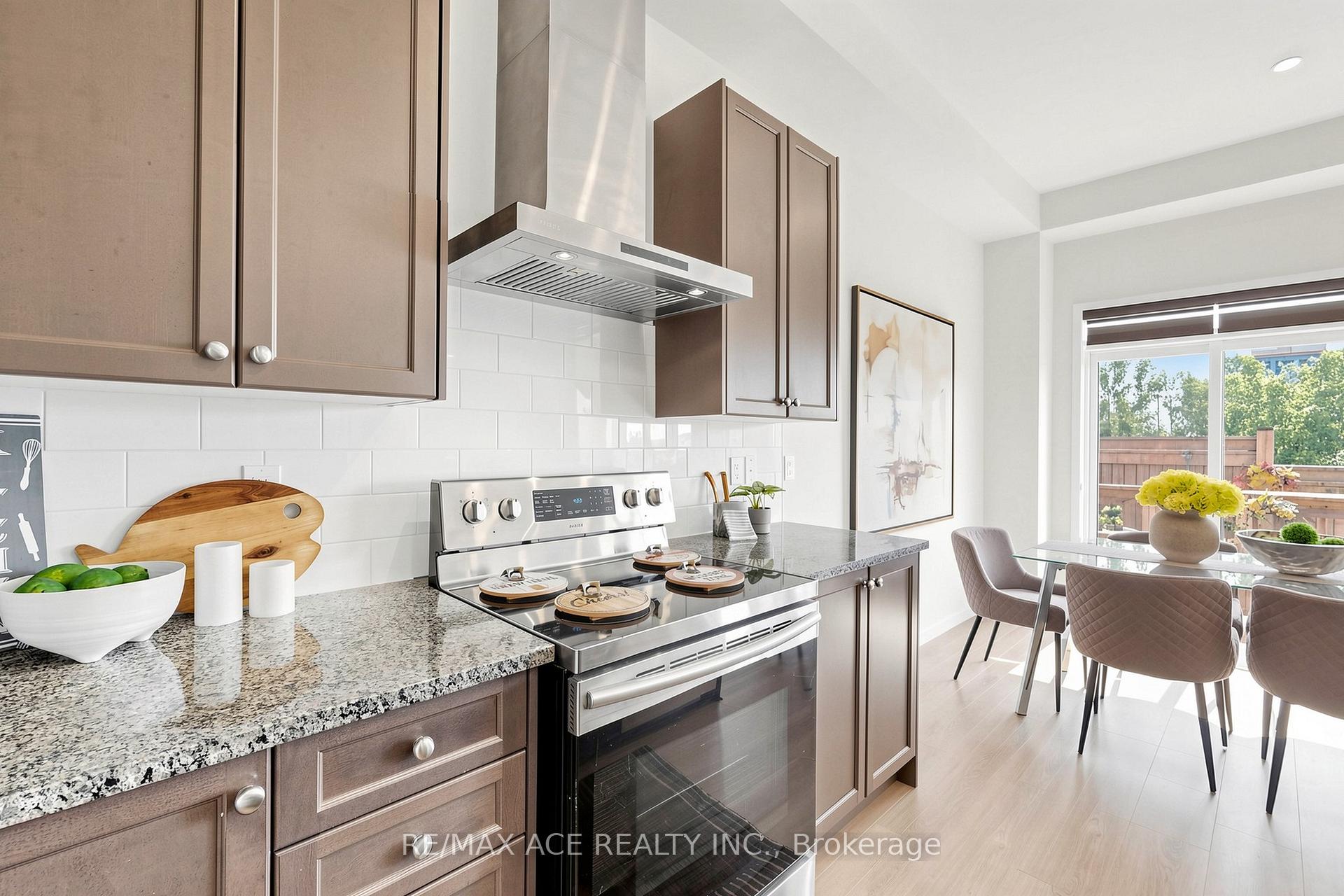 Photo 13 of 368 Elyse Court, Aurora, Bayview Northeast — HOMEH
