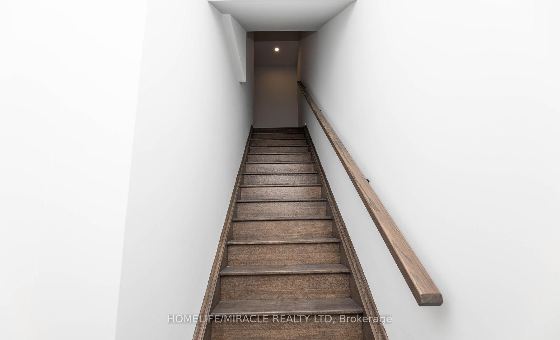 Photo 3 of Unit 166, 20 Lloyd Jane Lane, Etobicoke, New Toronto — HOMEH
