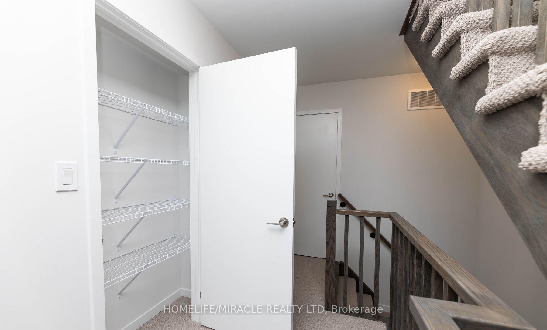 Photo 20 of Unit 166, 20 Lloyd Jane Lane, Etobicoke, New Toronto — HOMEH