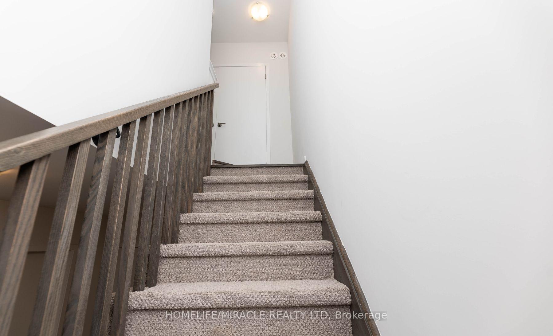Photo 32 of Unit 166, 20 Lloyd Jane Lane, Etobicoke, New Toronto — HOMEH