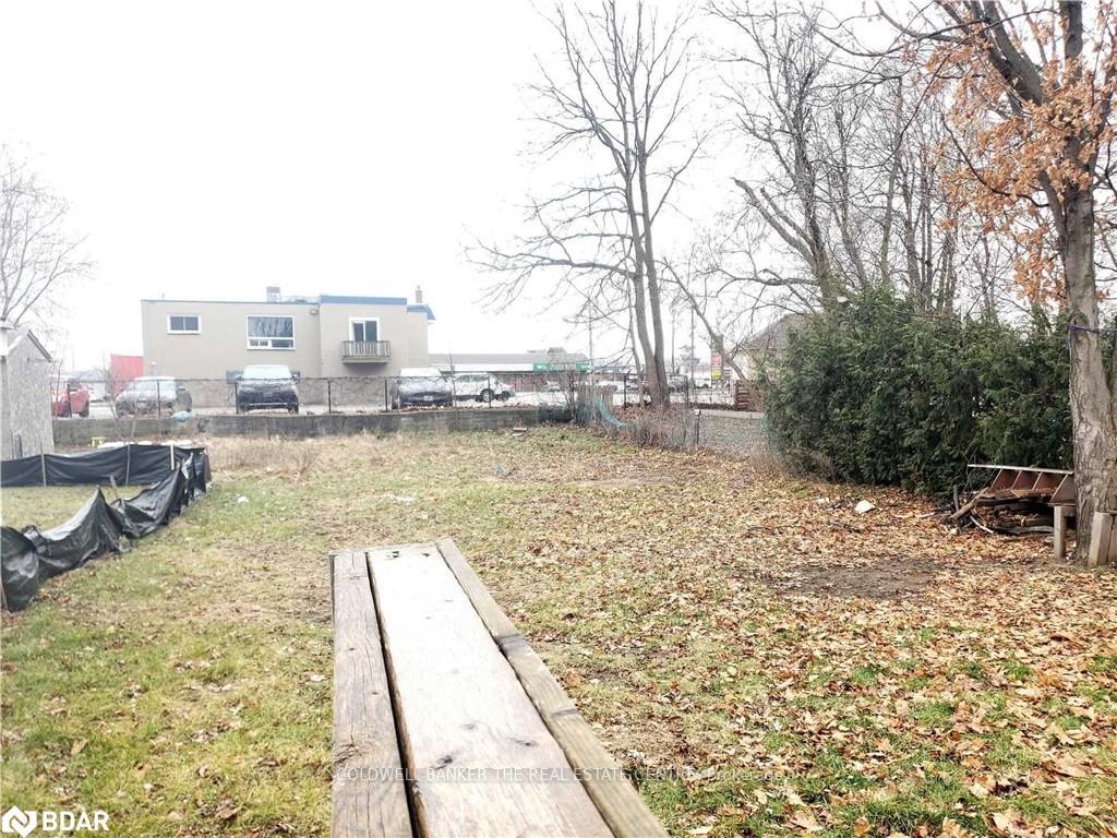 Photo 3 of 119A Henry Street, Barrie, Queen's Park — HOMEH