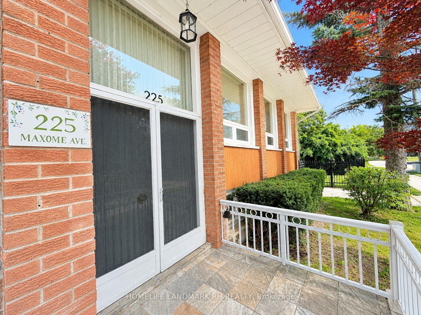 Photo 3 of 225 Maxome Avenue, North York, Newtonbrook East — HOMEH
