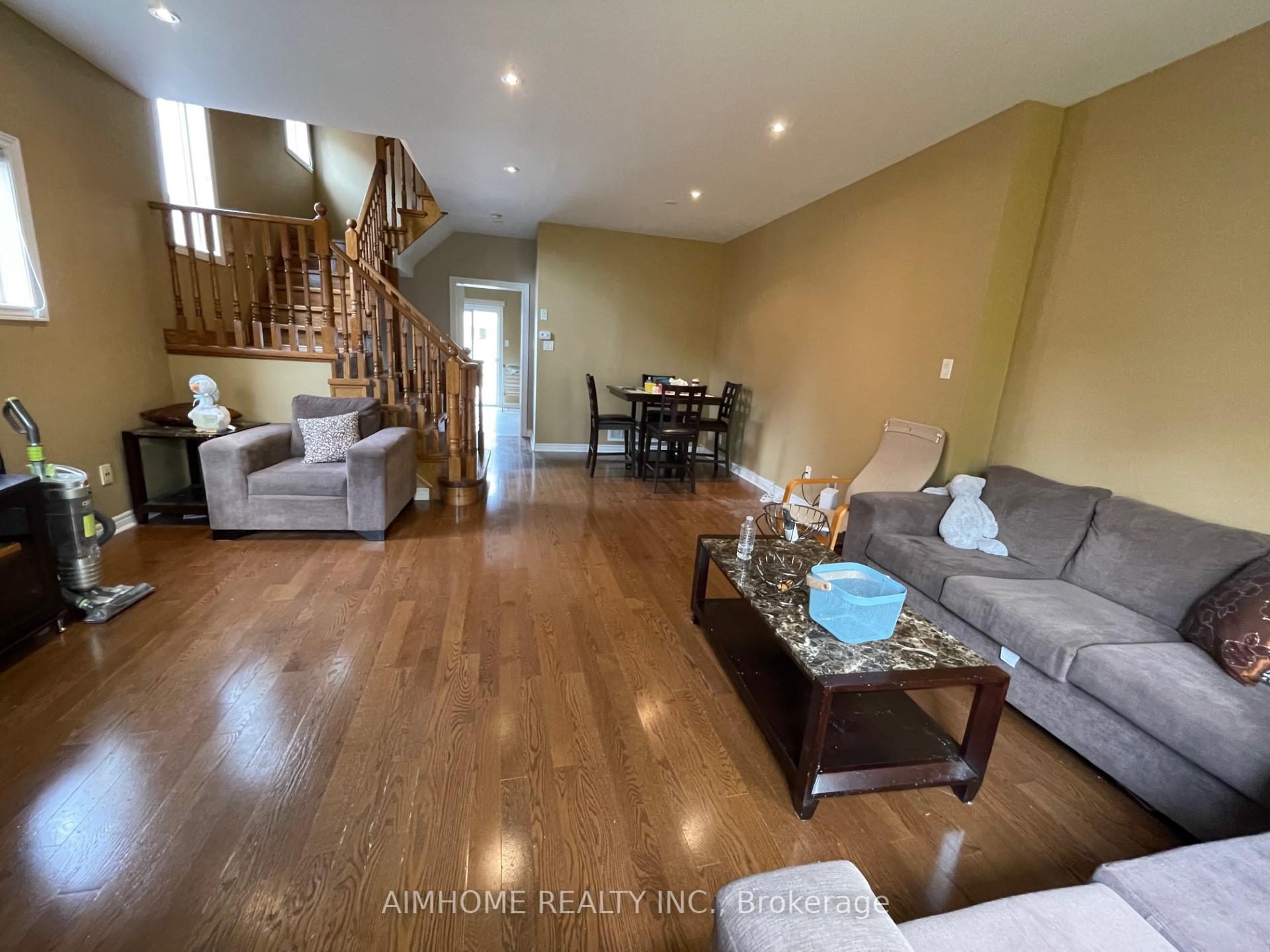 Photo 3 of 75 Leitchcroft Crescent, Markham, Commerce Valley — HOMEH