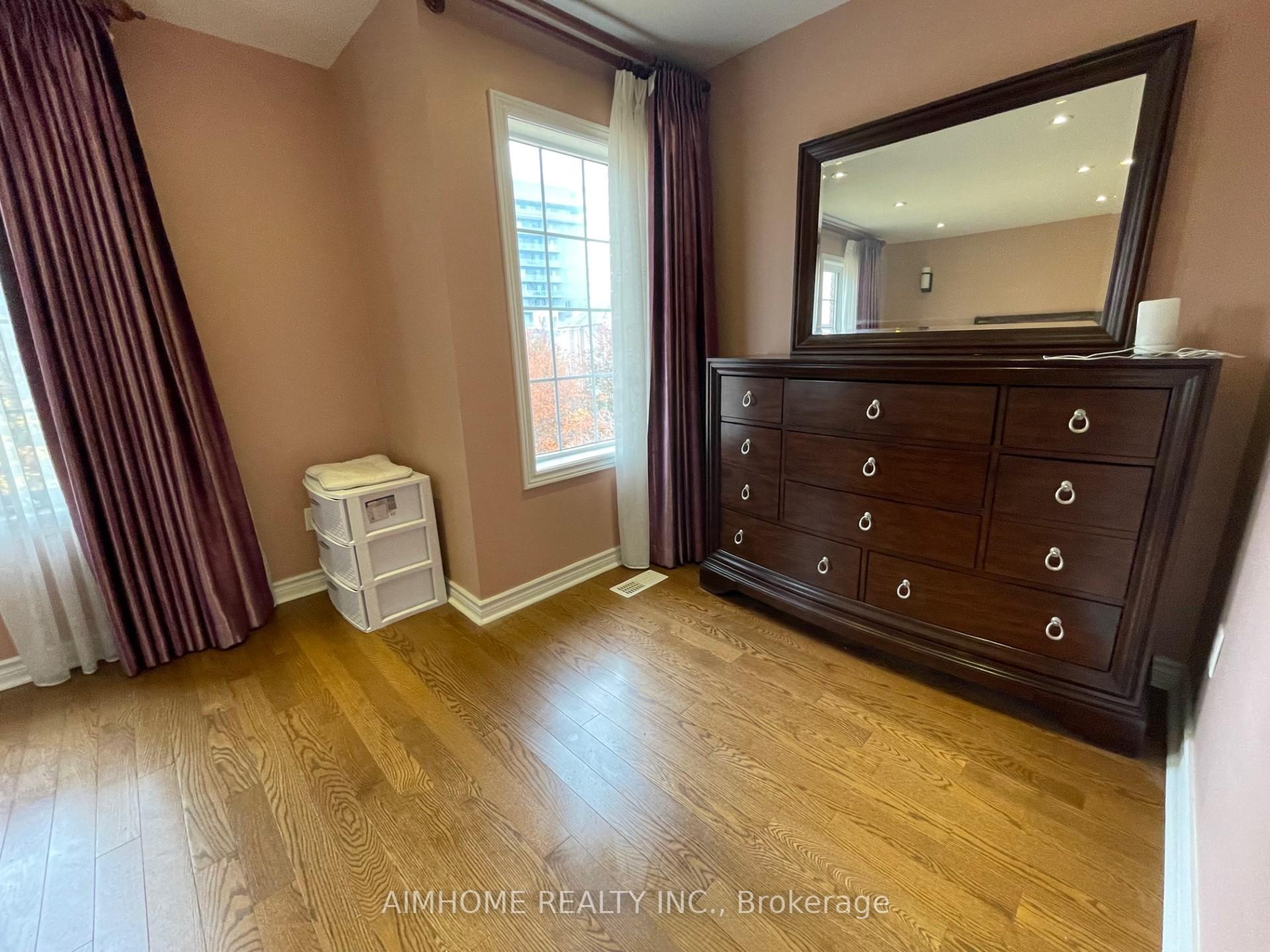Photo 9 of 75 Leitchcroft Crescent, Markham, Commerce Valley — HOMEH