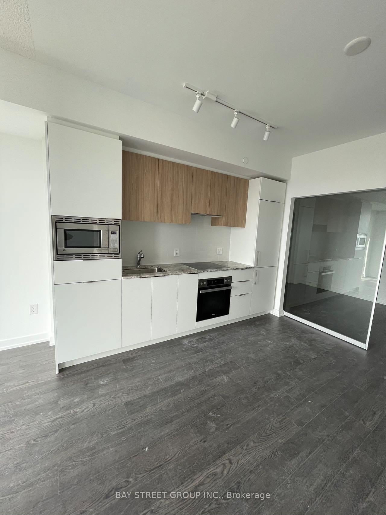 Photo 4 of 20 O'Neill Road, North York, Banbury-Don Mills — HOMEH