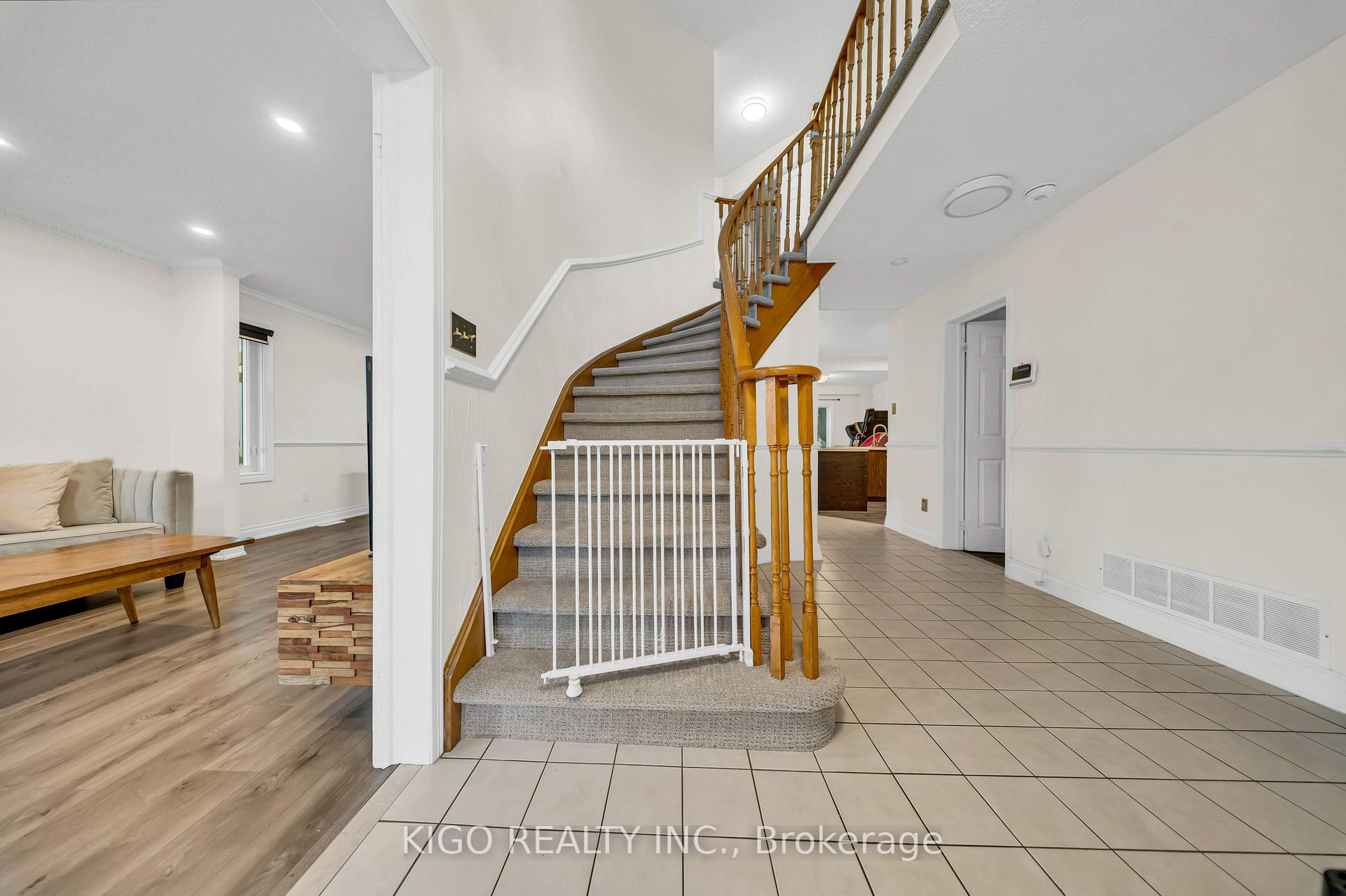 Photo 4 of 191 Livingstone Street W, Barrie, Sunnidale — HOMEH