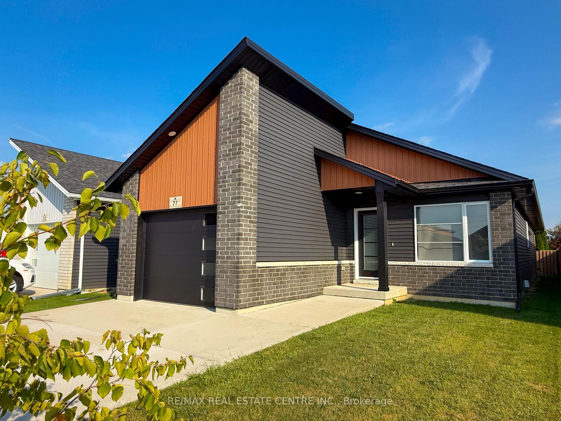 Photo 2 of 77 Moonstone Crescent, Chatham-Kent, Chatham — HOMEH