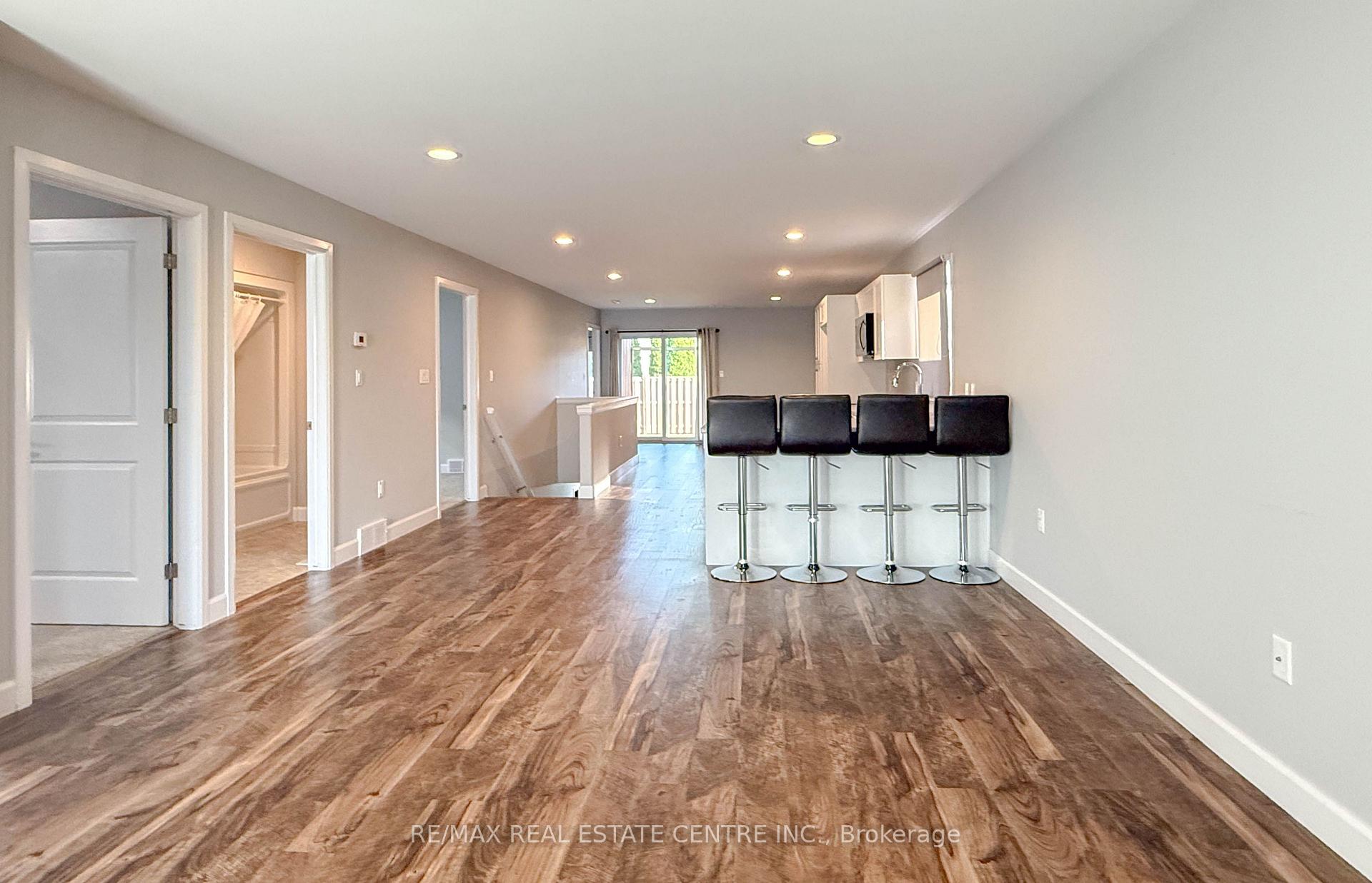 Photo 4 of 77 Moonstone Crescent, Chatham-Kent, Chatham — HOMEH