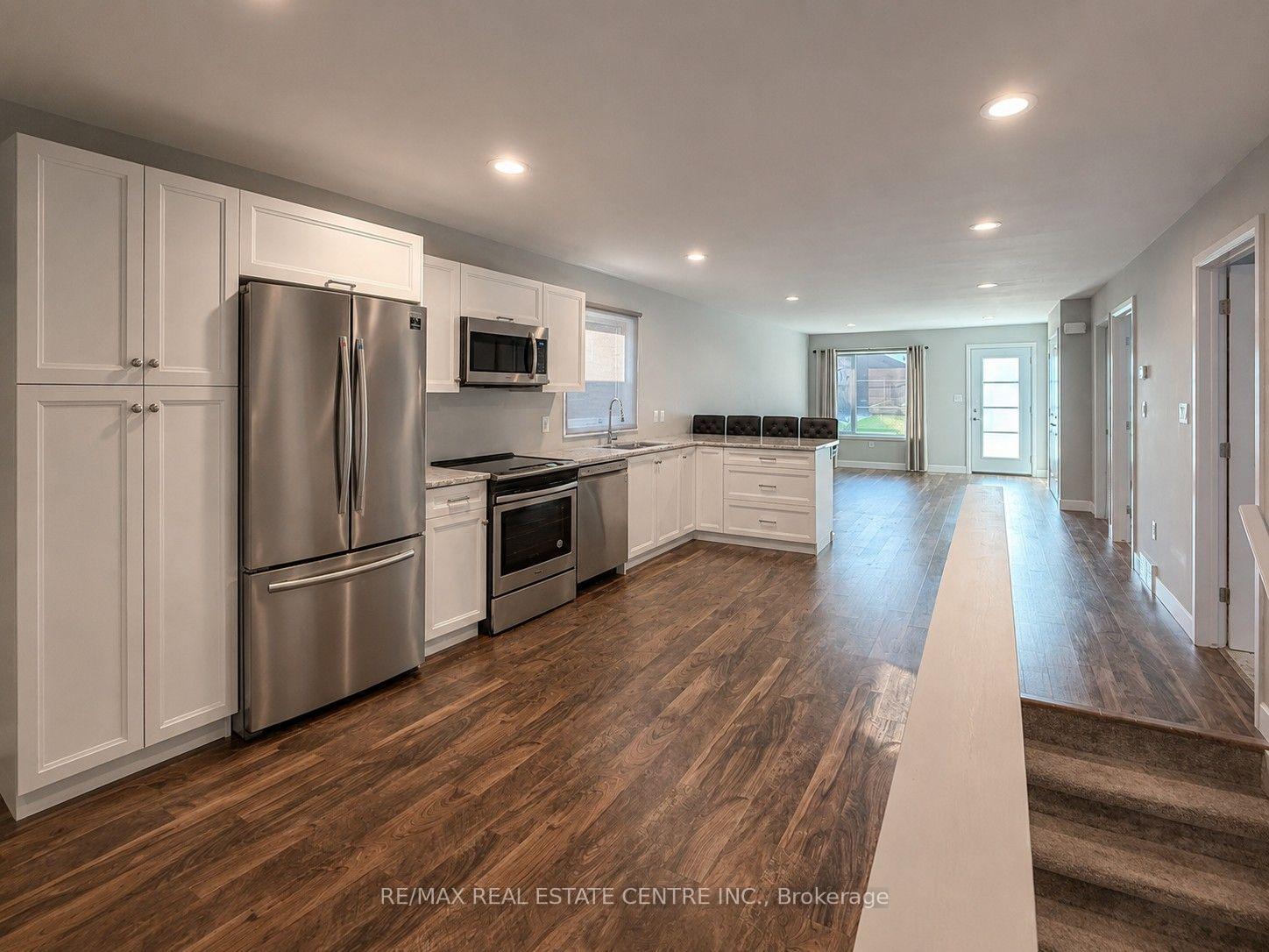 Photo 5 of 77 Moonstone Crescent, Chatham-Kent, Chatham — HOMEH