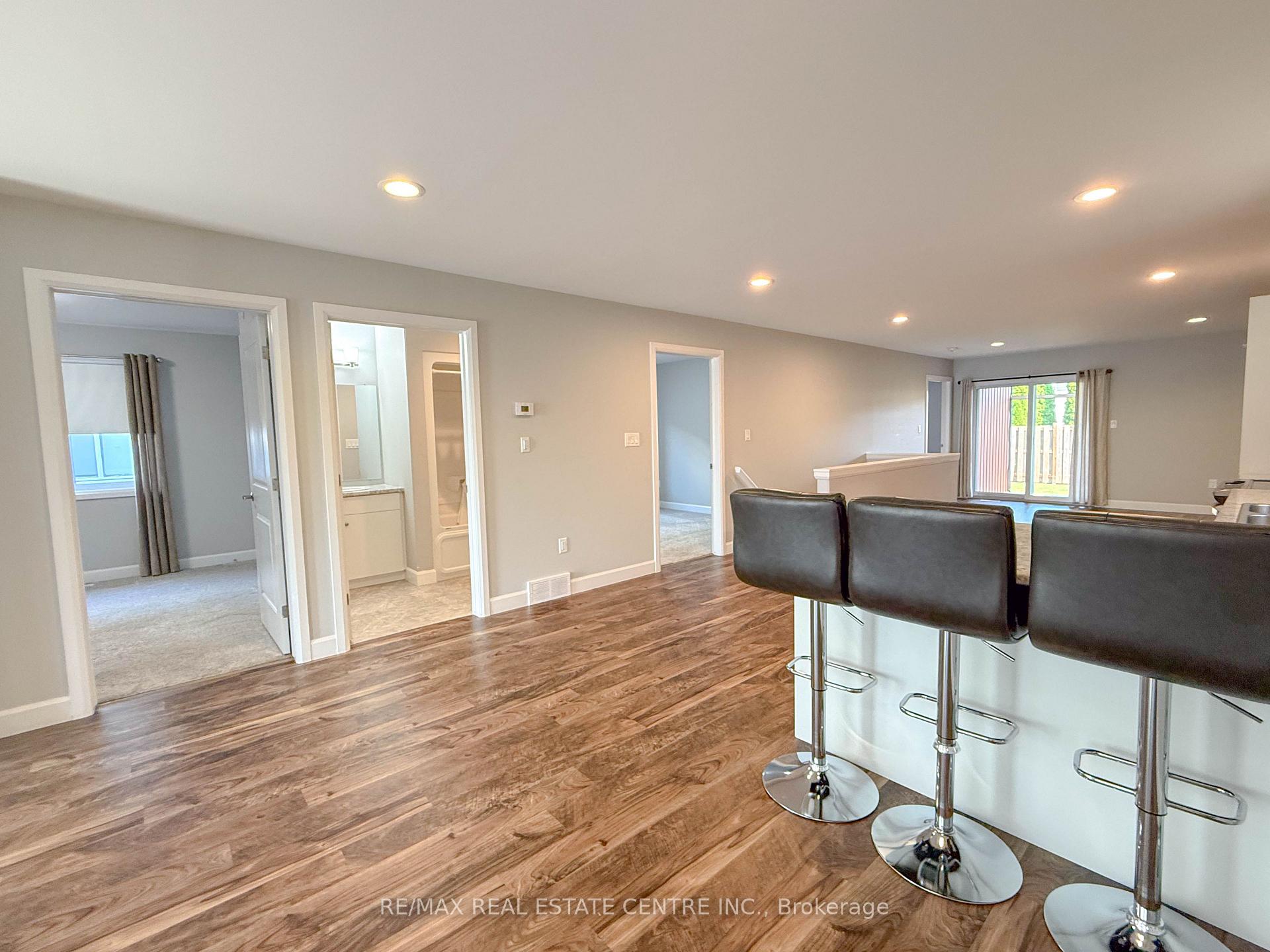 Photo 8 of 77 Moonstone Crescent, Chatham-Kent, Chatham — HOMEH