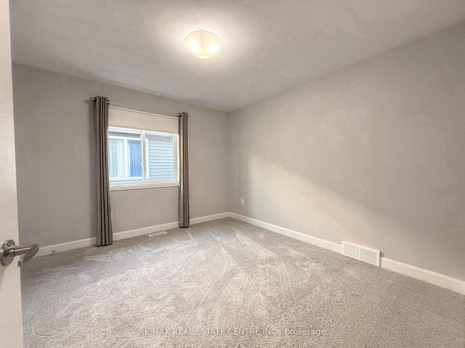 Photo 17 of 77 Moonstone Crescent, Chatham-Kent, Chatham — HOMEH