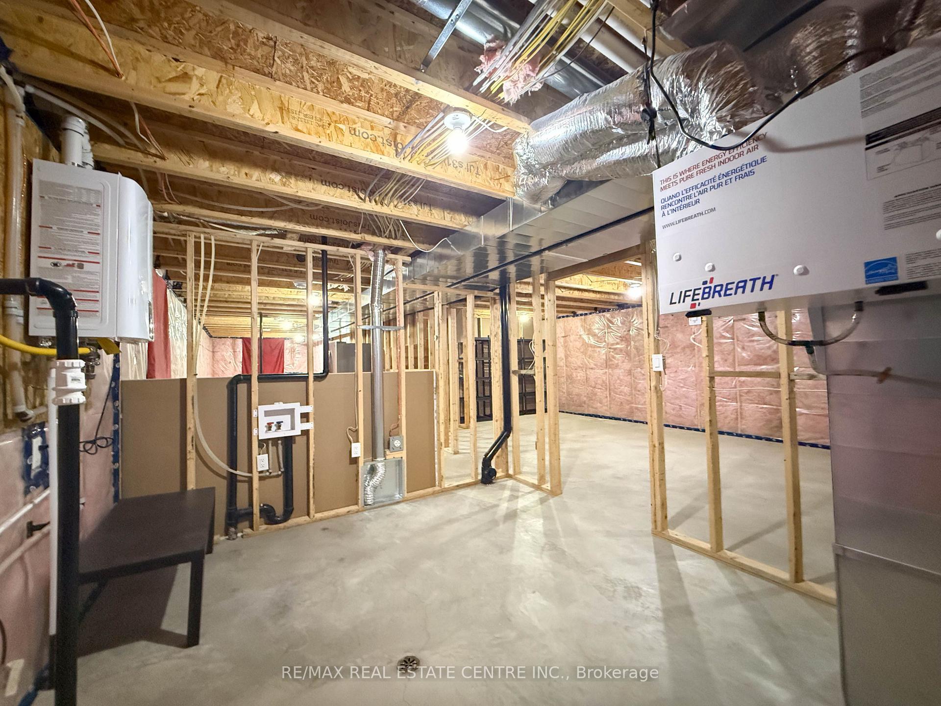 Photo 25 of 77 Moonstone Crescent, Chatham-Kent, Chatham — HOMEH